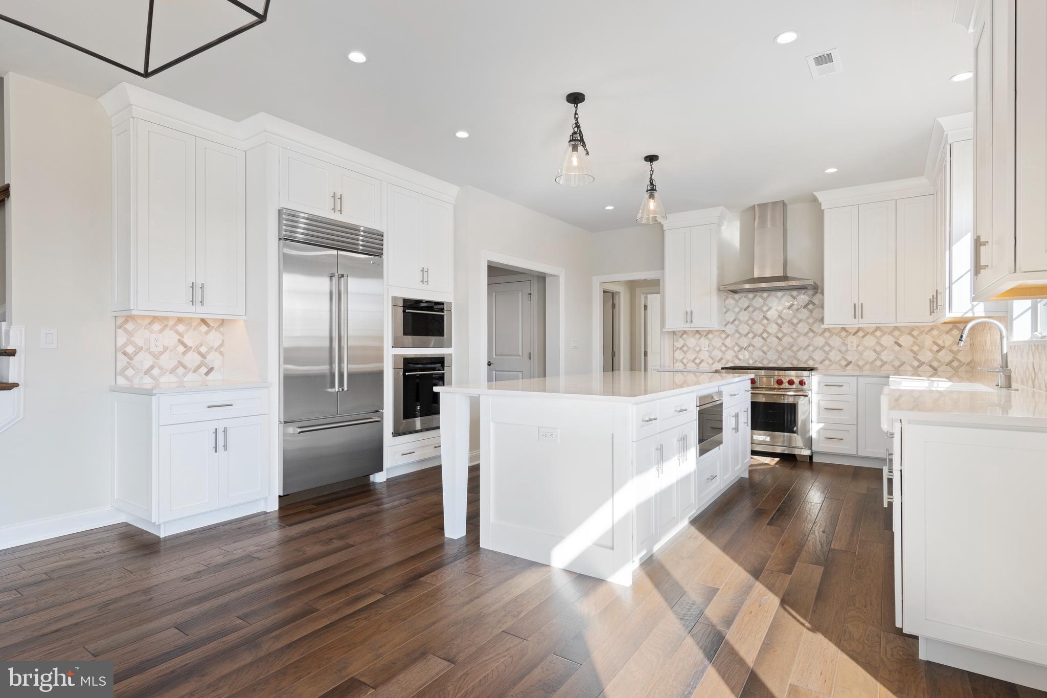 141 LEXINGTON MANOR