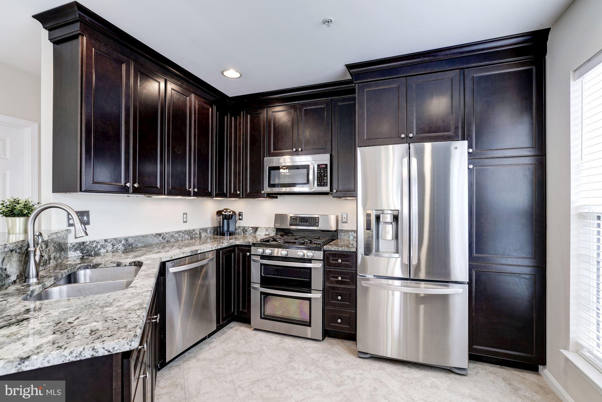 LAKESIDE AT SOUTH RIDING - Residential