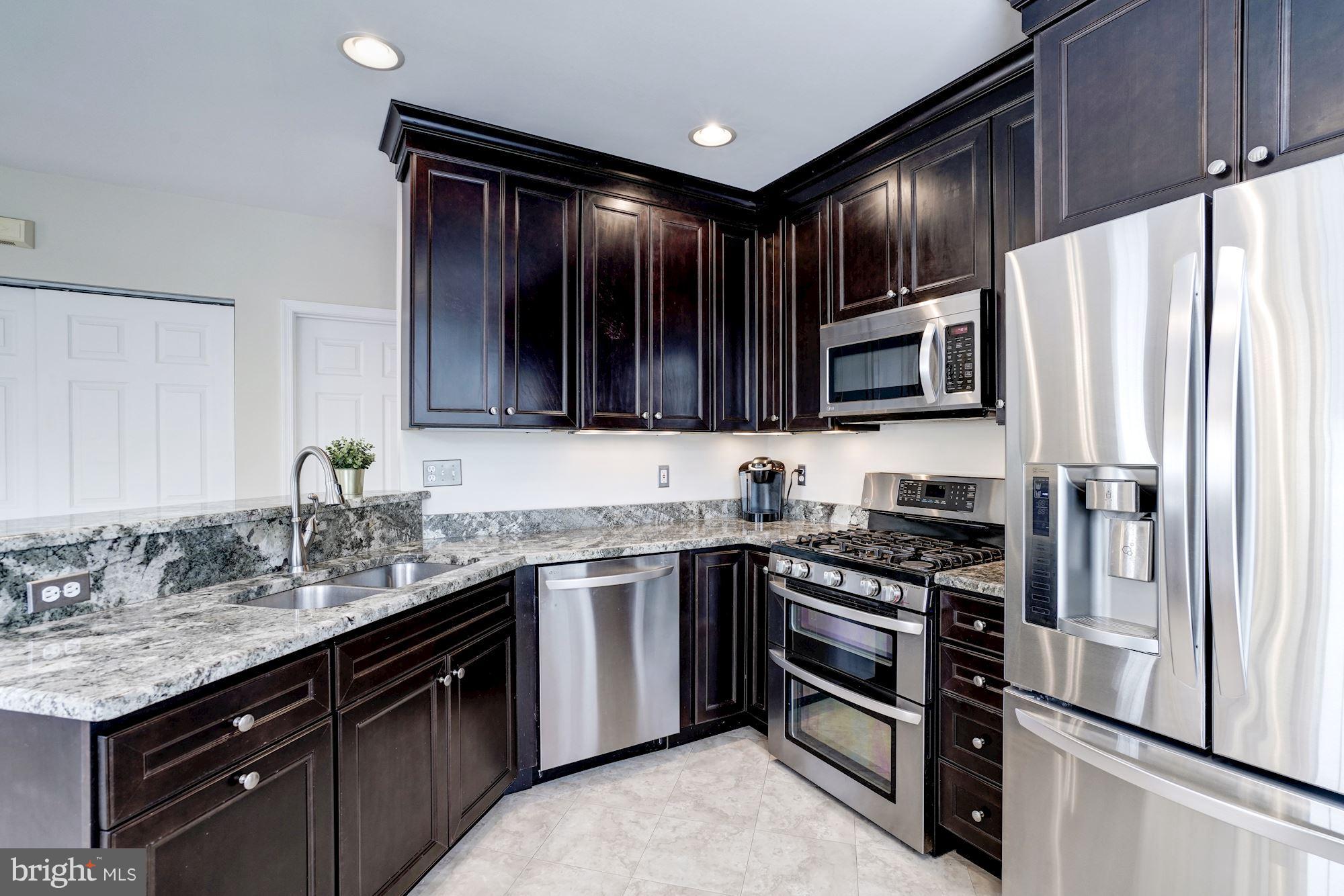 LAKESIDE AT SOUTH RIDING - Residential