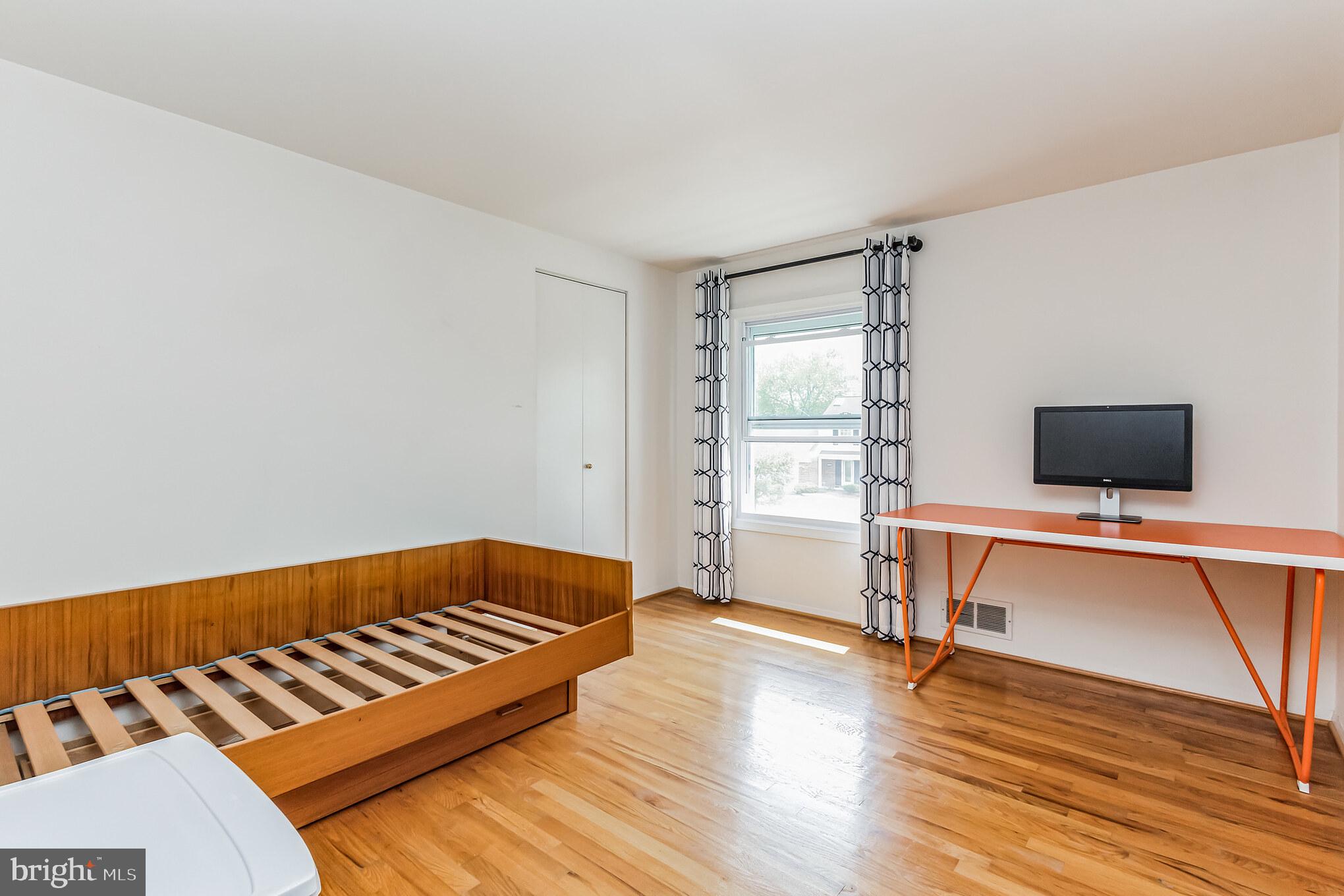 FOX HILLS - Residential Lease