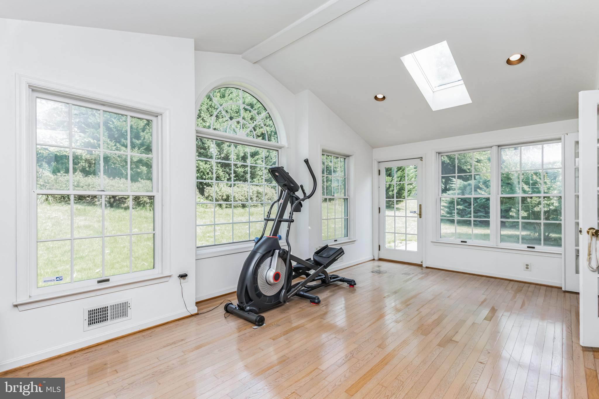 FOX HILLS - Residential Lease