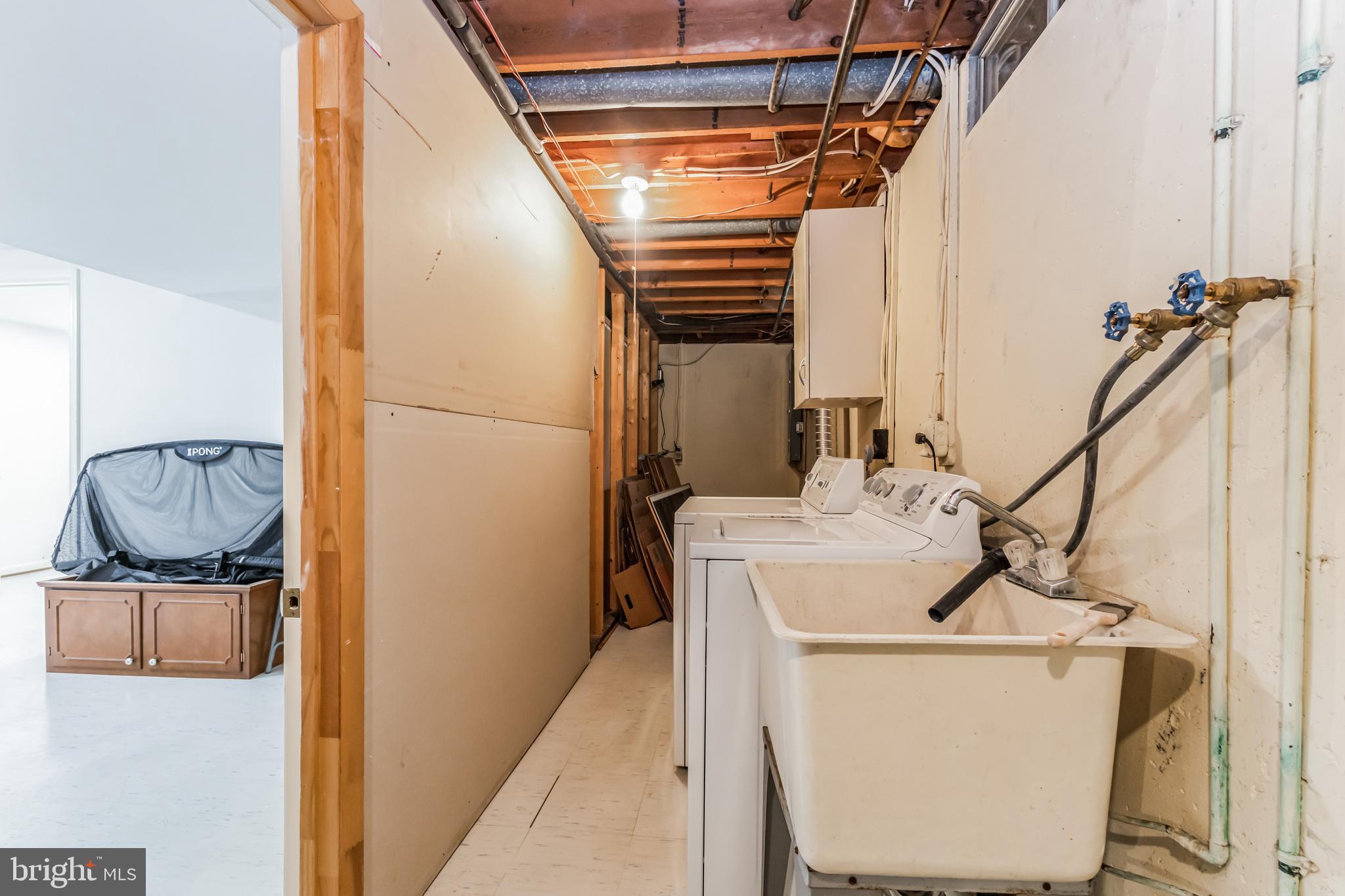 FOX HILLS - Residential Lease