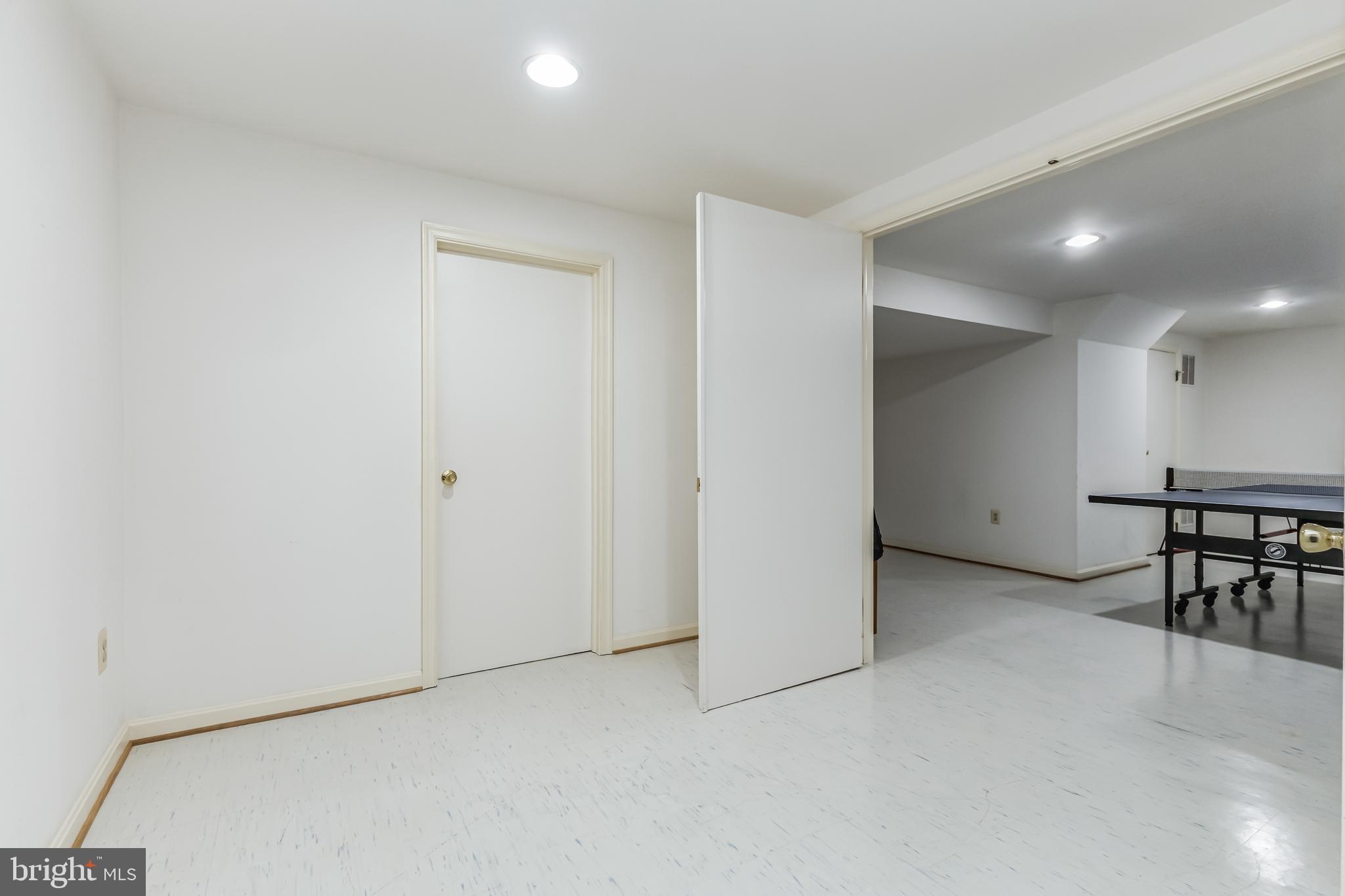 FOX HILLS - Residential Lease