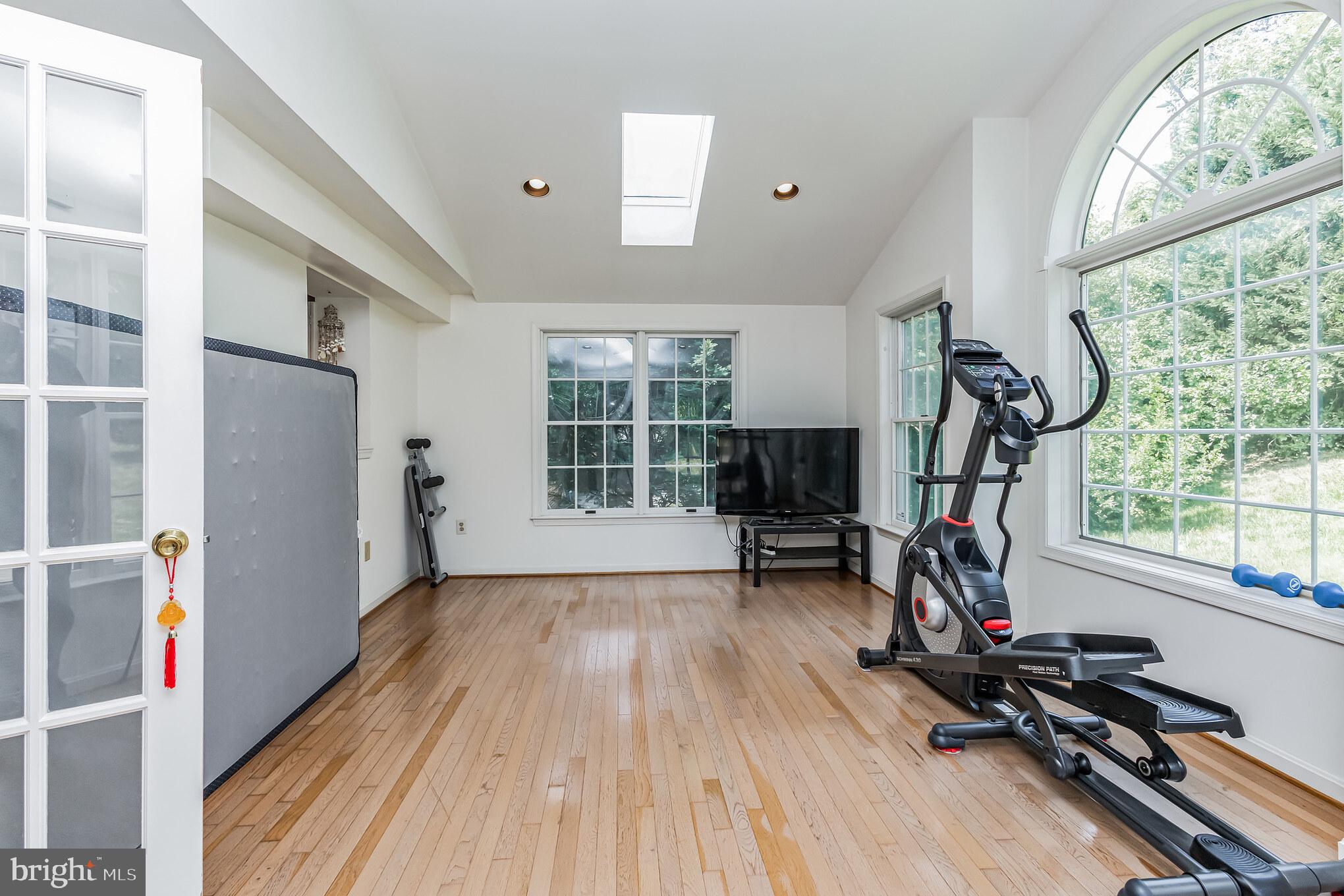 FOX HILLS - Residential Lease