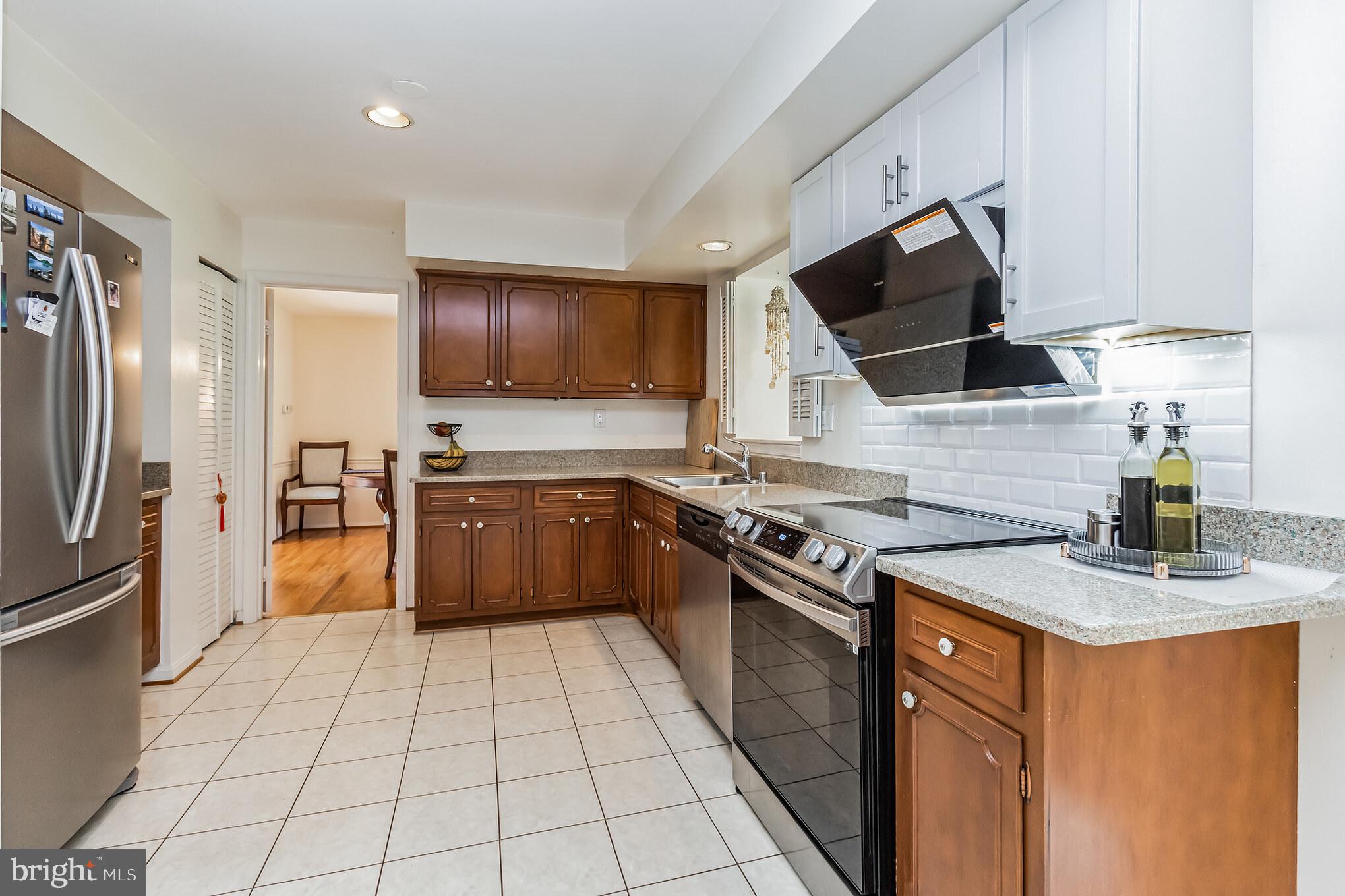 FOX HILLS - Residential Lease