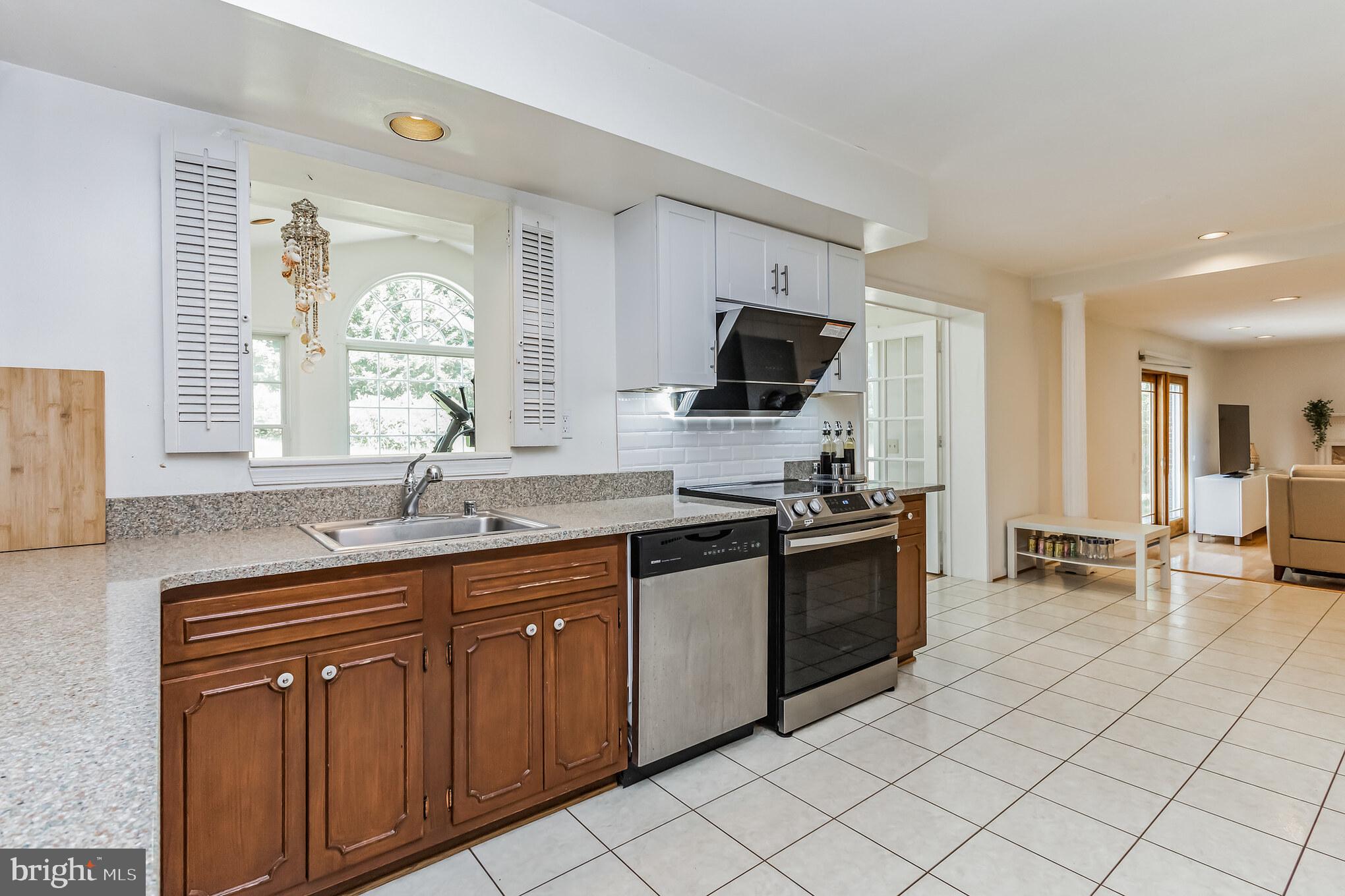 FOX HILLS - Residential Lease