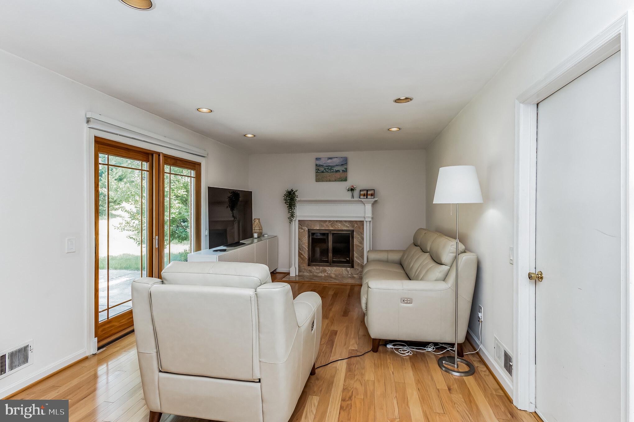 FOX HILLS - Residential Lease