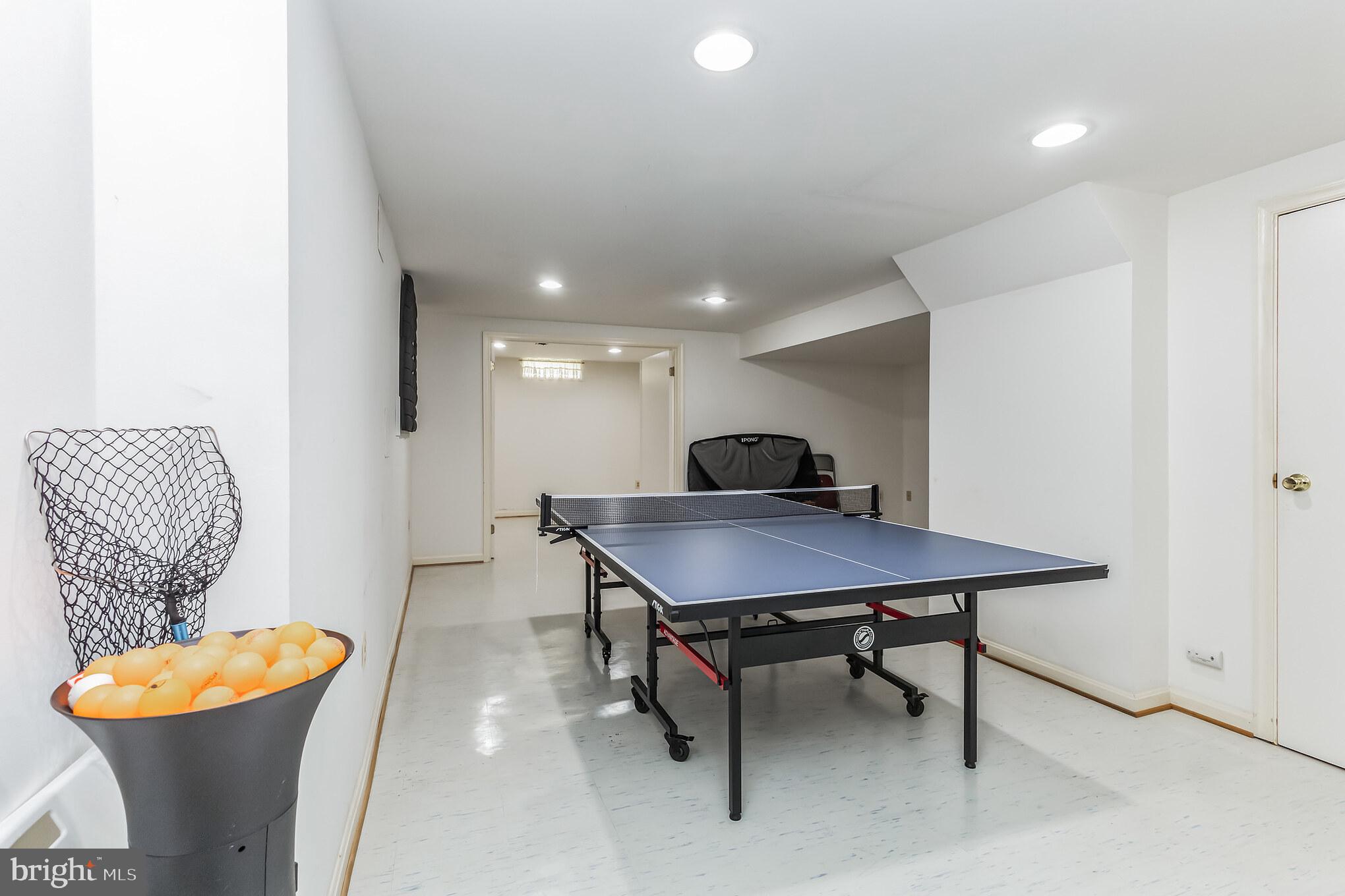 FOX HILLS - Residential Lease