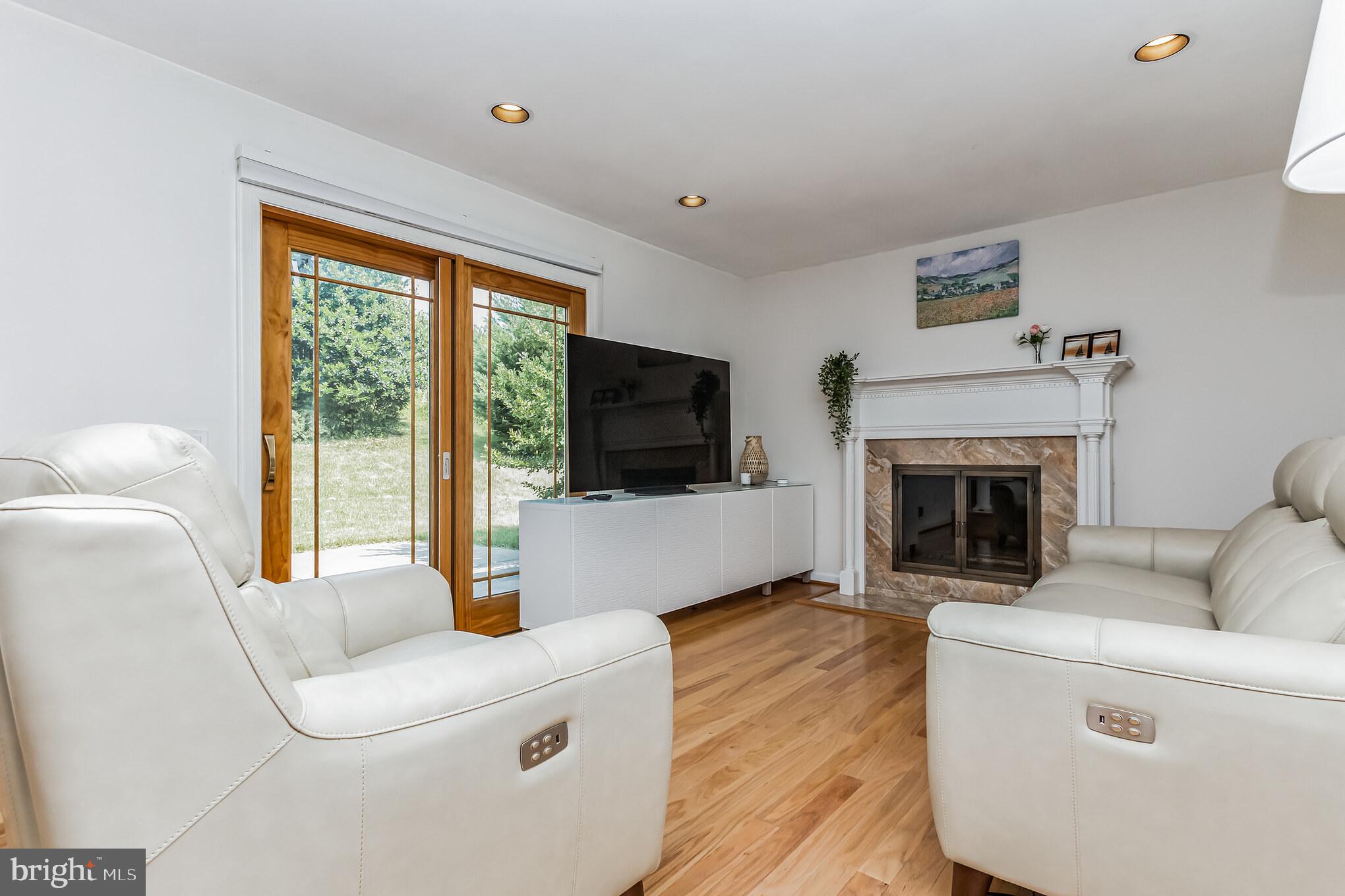 FOX HILLS - Residential Lease