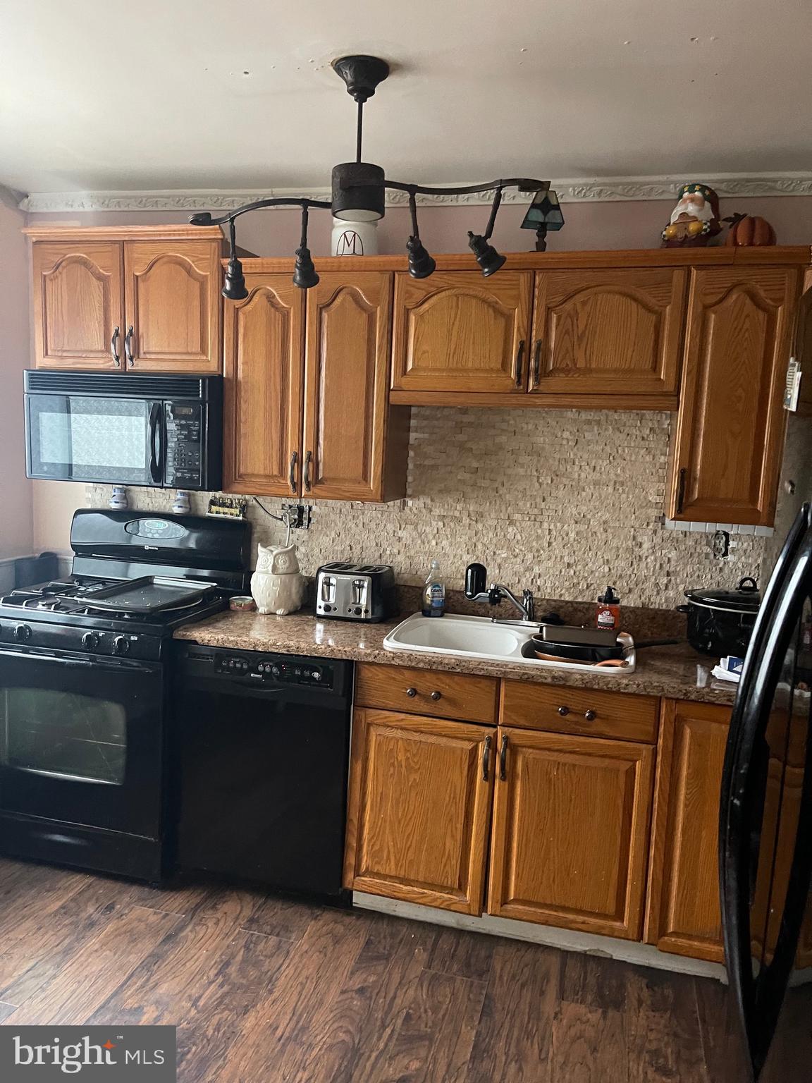 WINDSOR  MILL - Residential