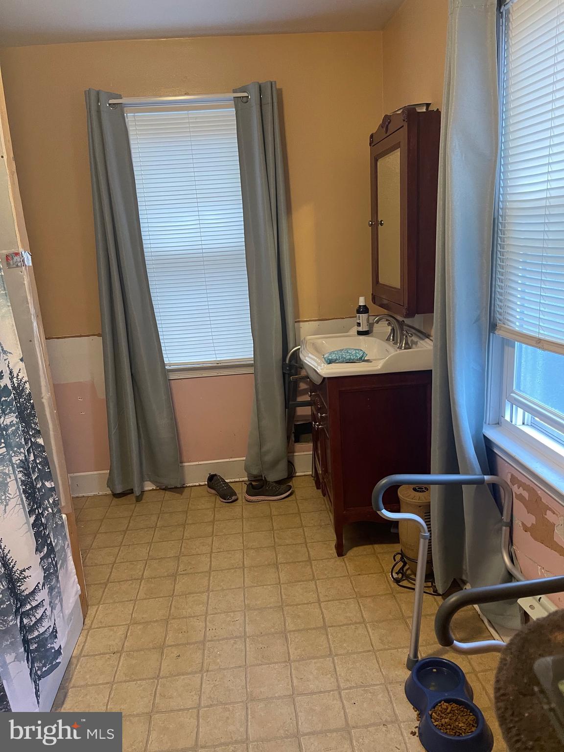 WINDSOR  MILL - Residential