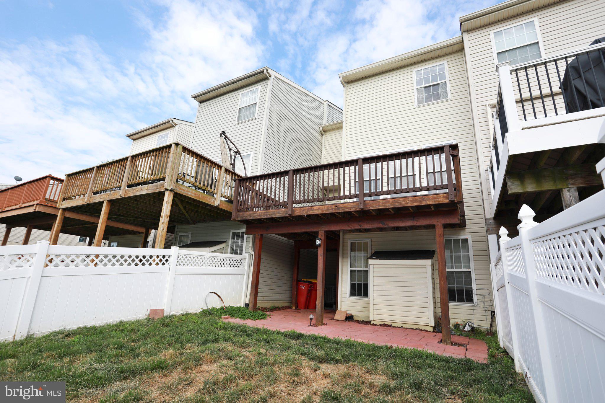 LAKELAND PLACE - Residential