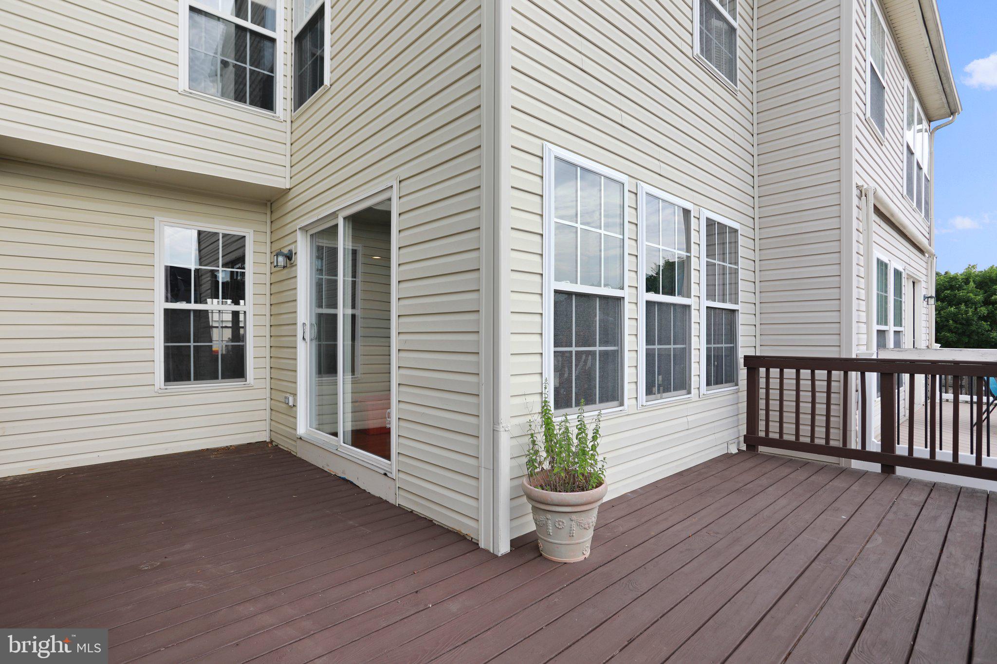 LAKELAND PLACE - Residential