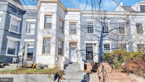 Photo of 1528 E Street SE, WASHINGTON, DC 20003 (MLS # DCDC2256914)