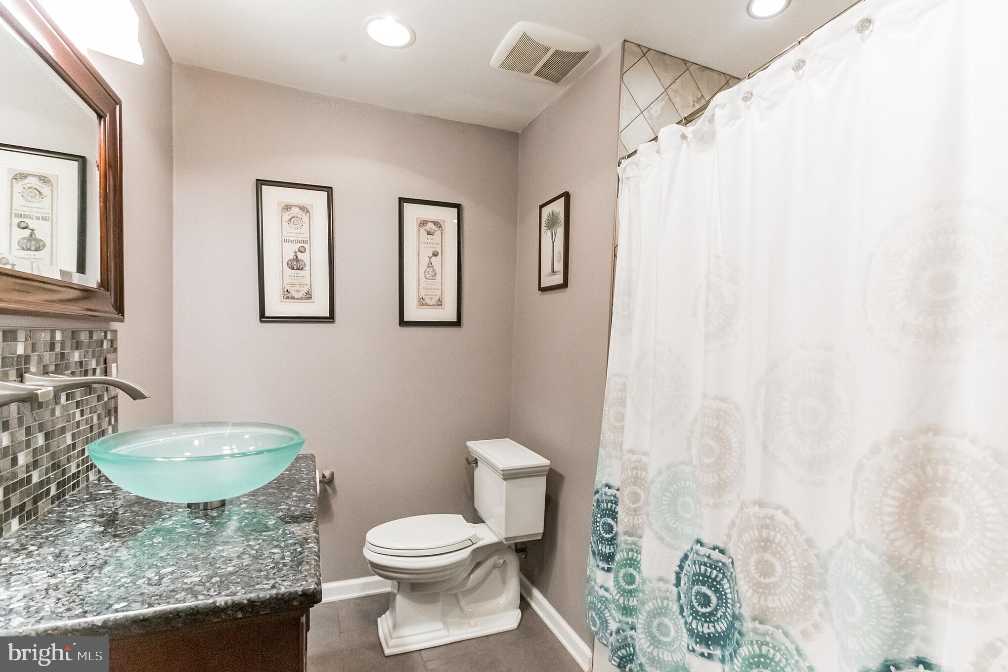 LARCHMONT - Residential