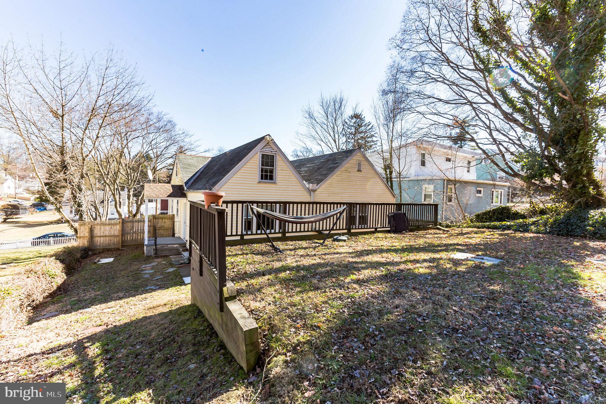 LARCHMONT - Residential