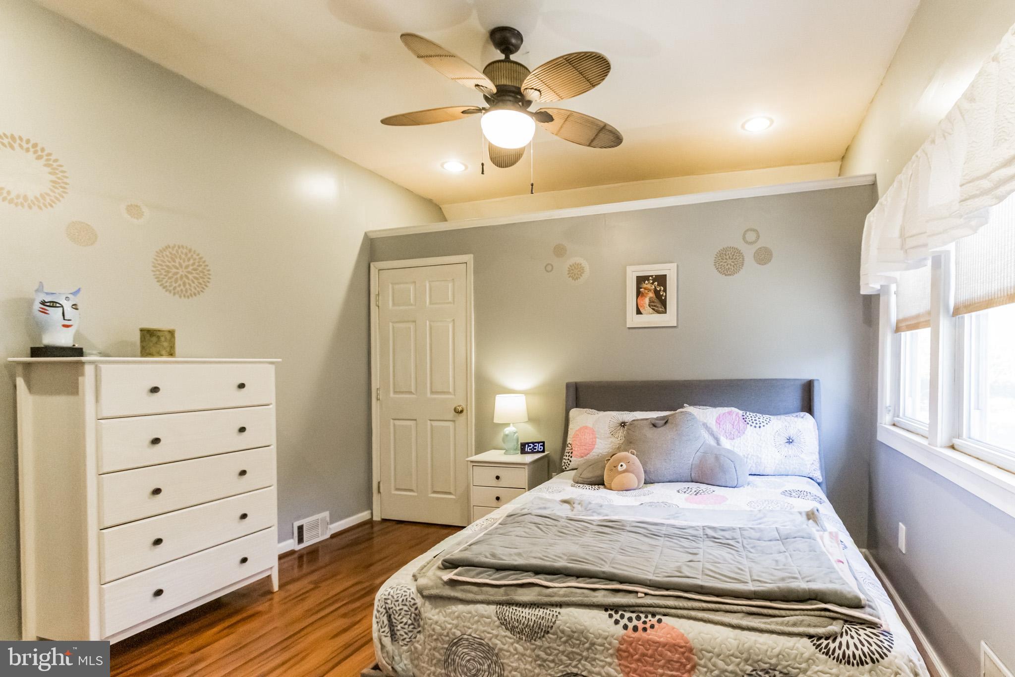 LARCHMONT - Residential