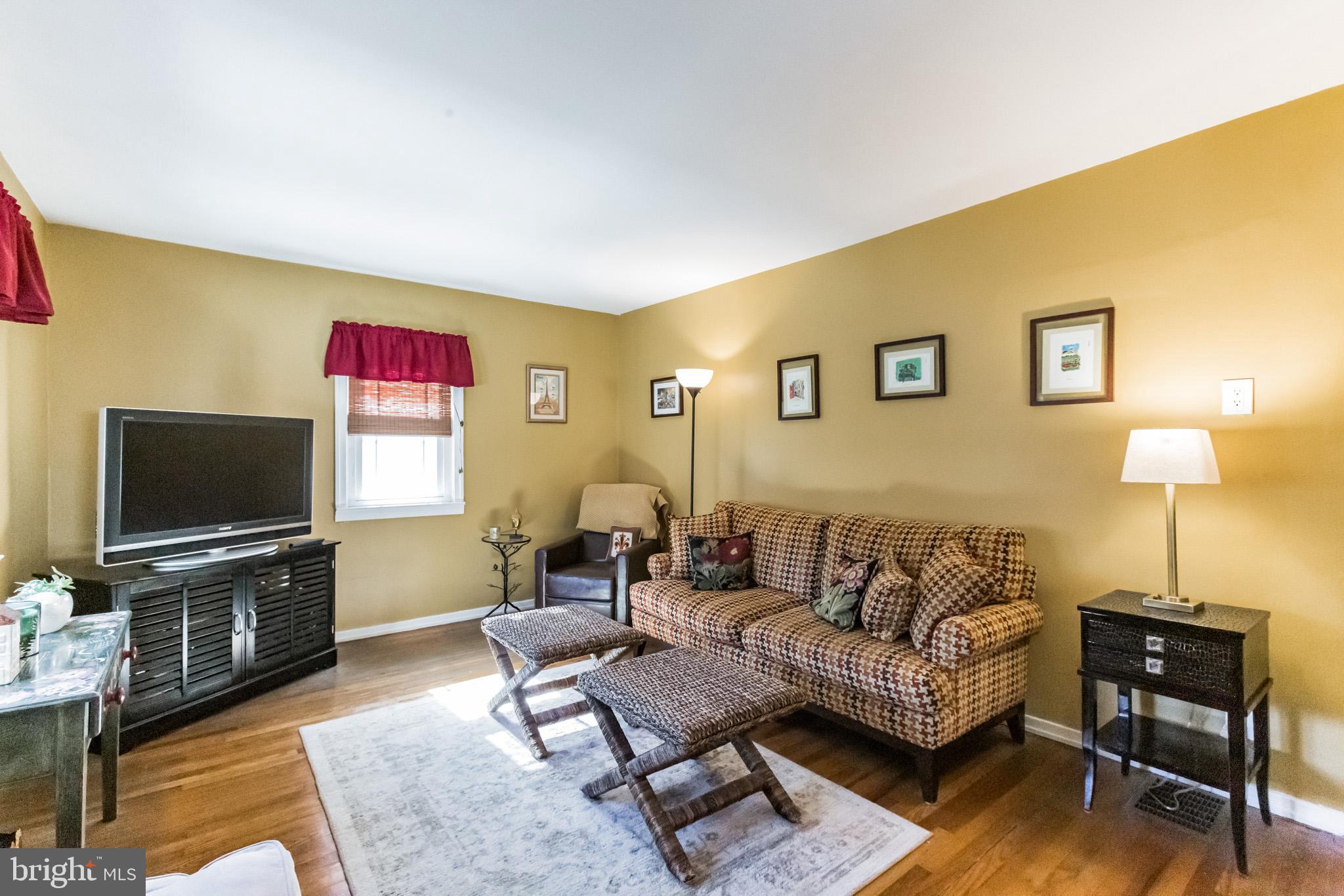 LARCHMONT - Residential