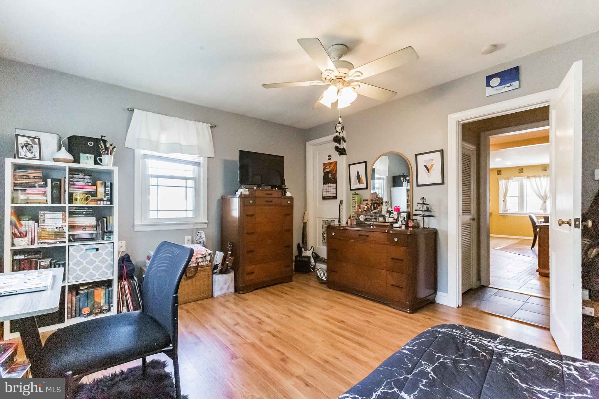 LARCHMONT - Residential