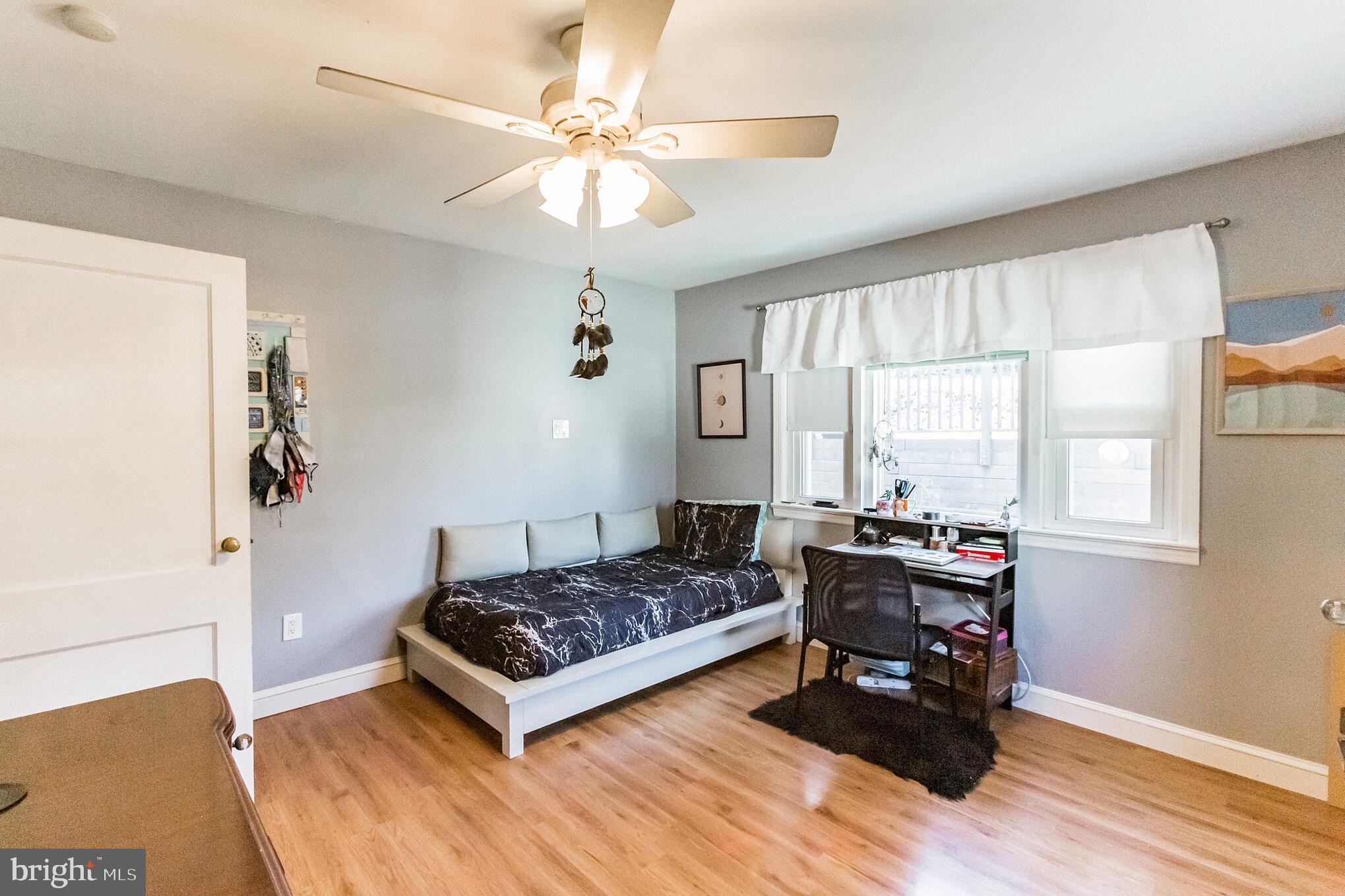 LARCHMONT - Residential