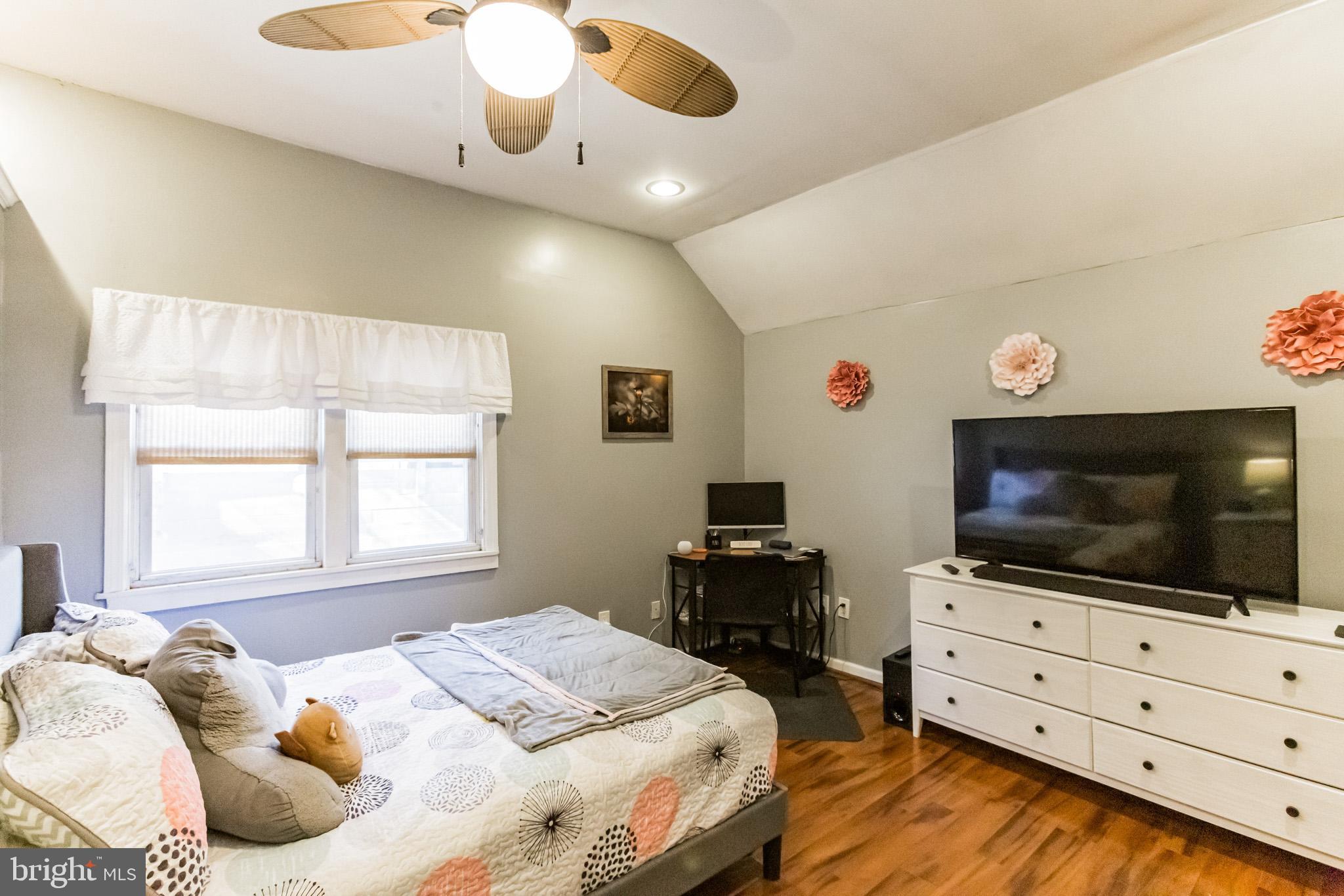 LARCHMONT - Residential