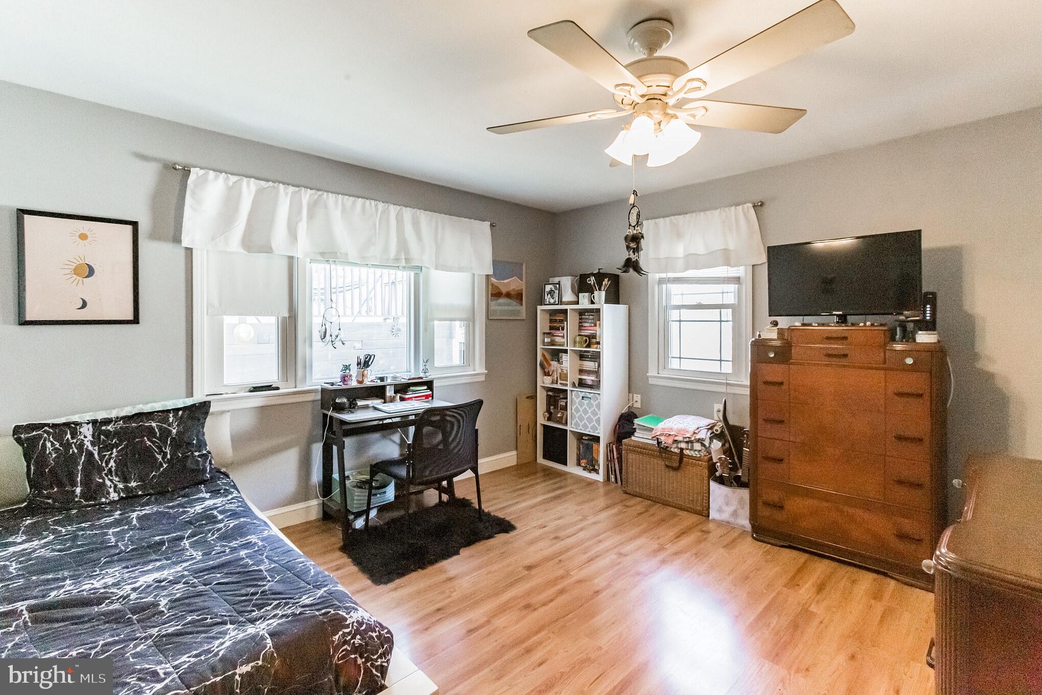 LARCHMONT - Residential