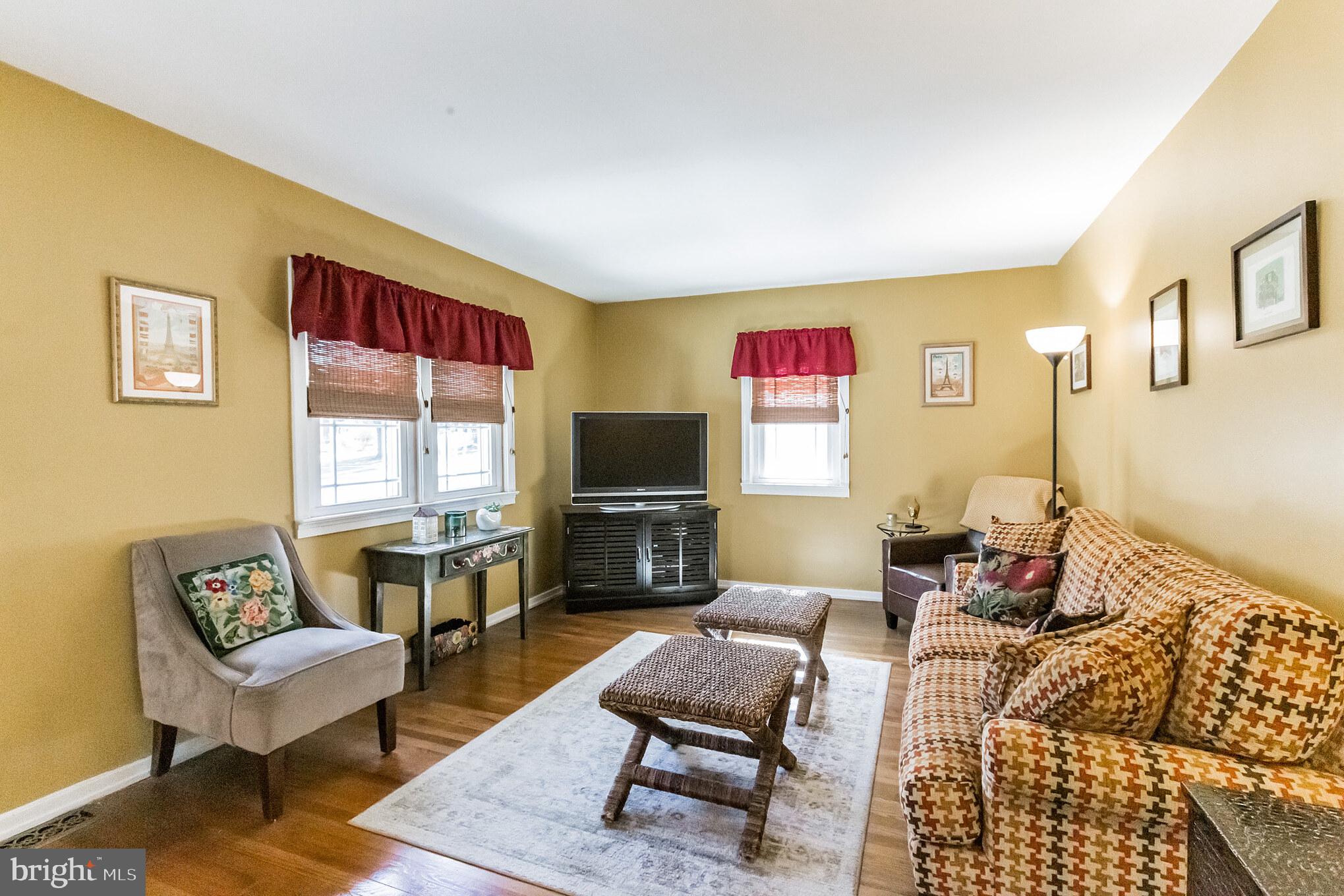 LARCHMONT - Residential