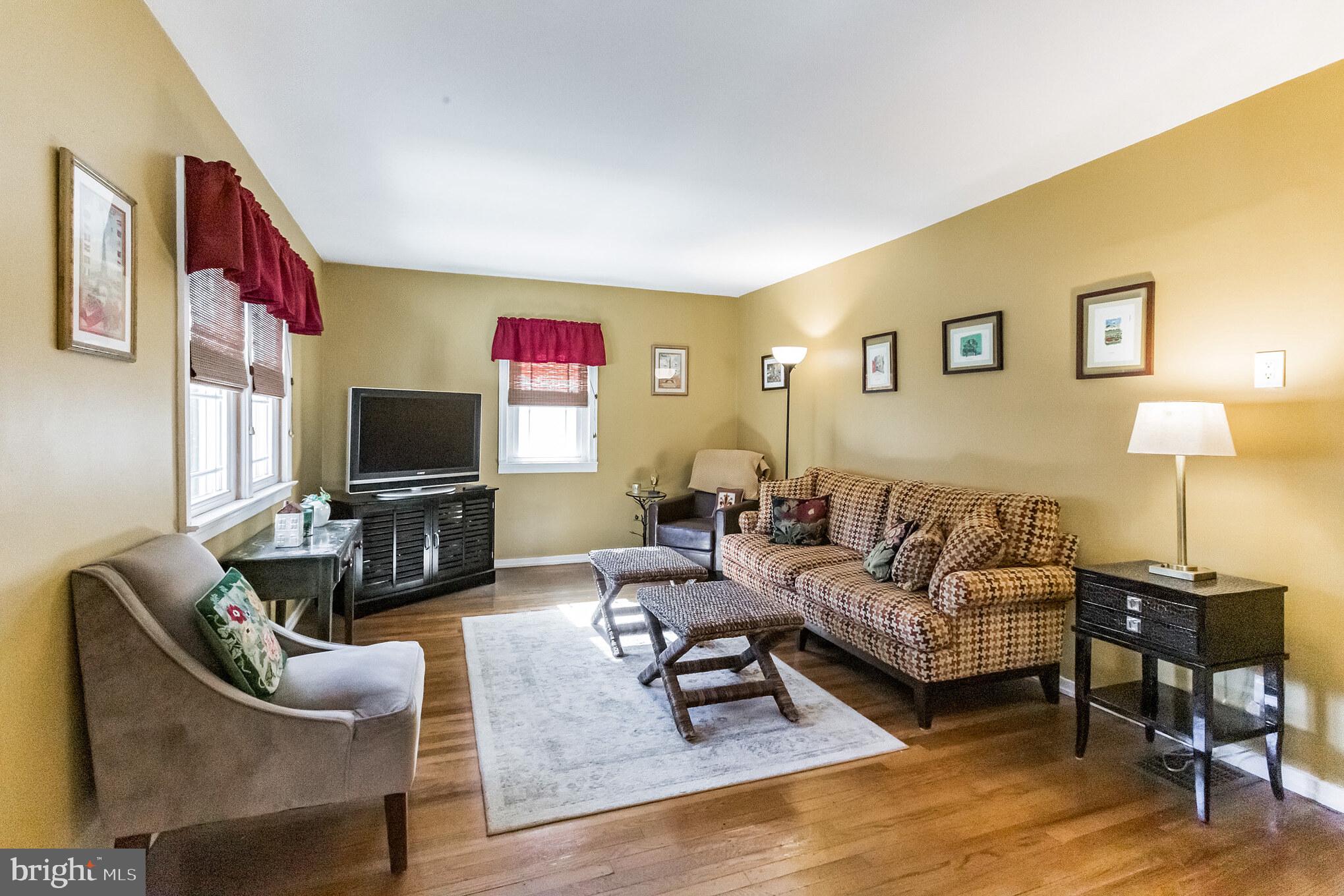 LARCHMONT - Residential