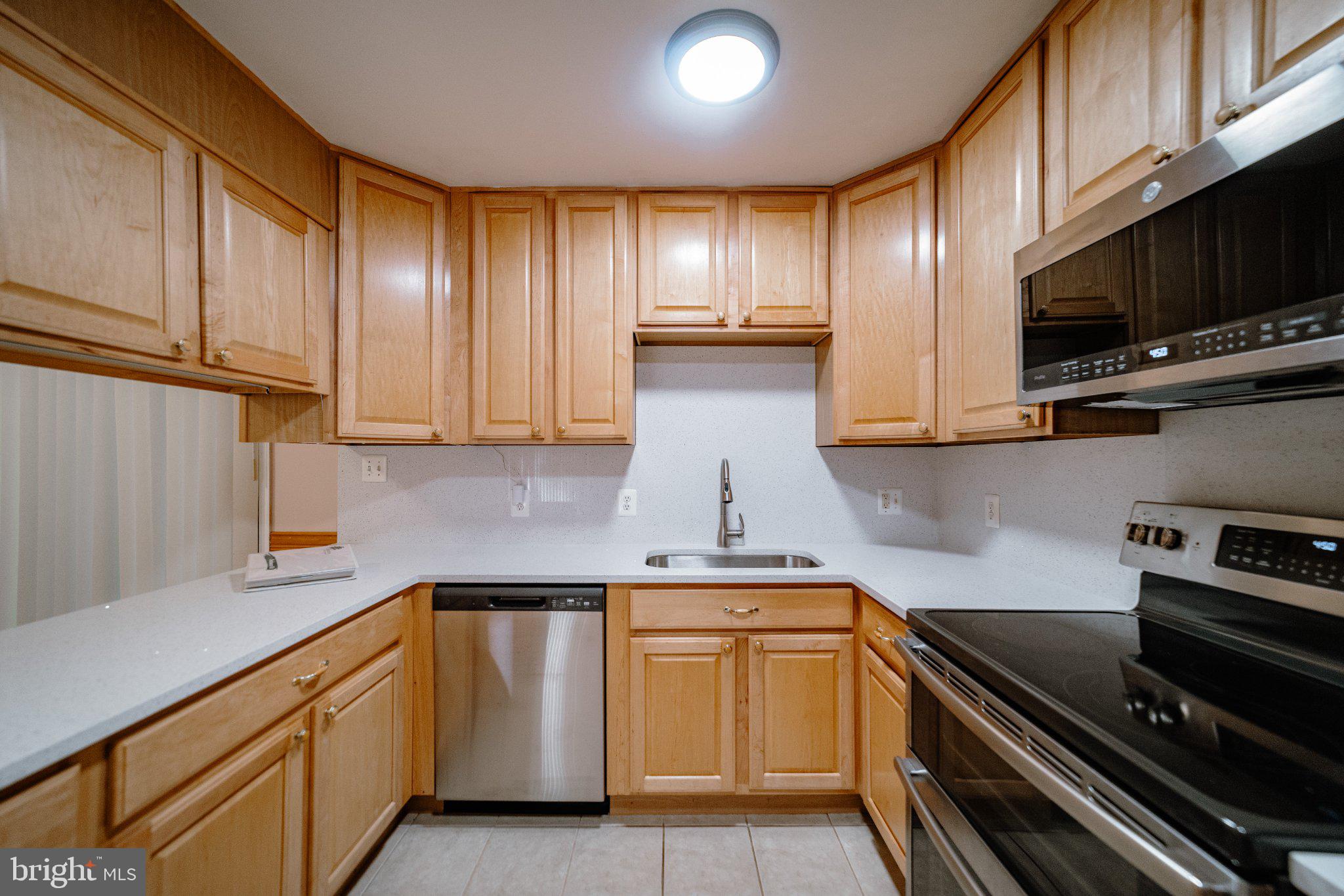 2205 SOUTHGATE SQUARE SE 2205