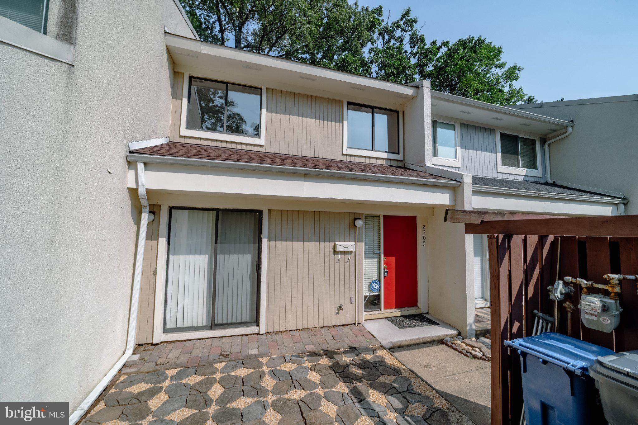 2205 SOUTHGATE SQUARE SE 2205