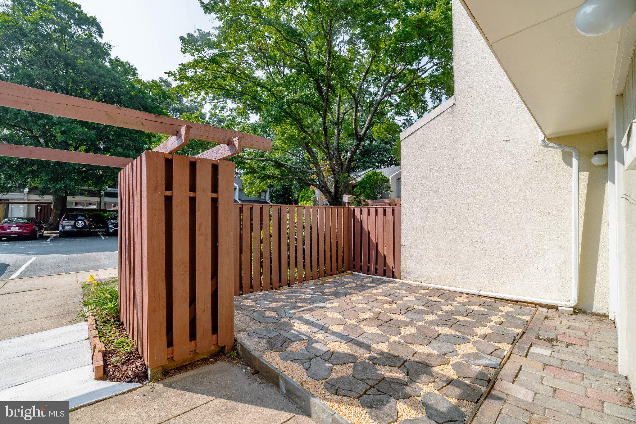 2205 SOUTHGATE SQUARE SE 2205