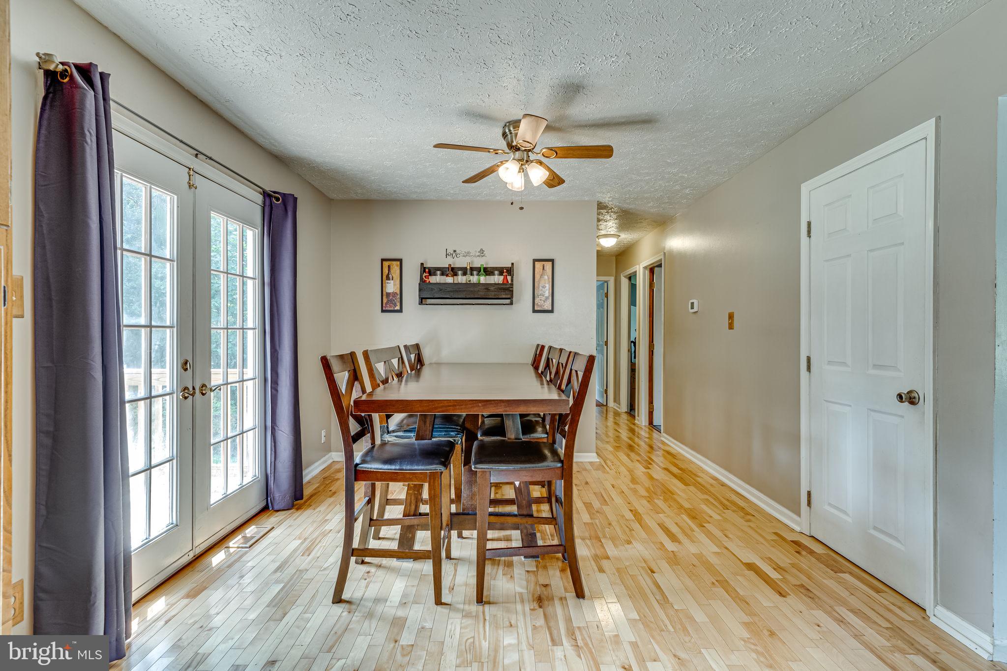 COUNTRY LAKES - Residential