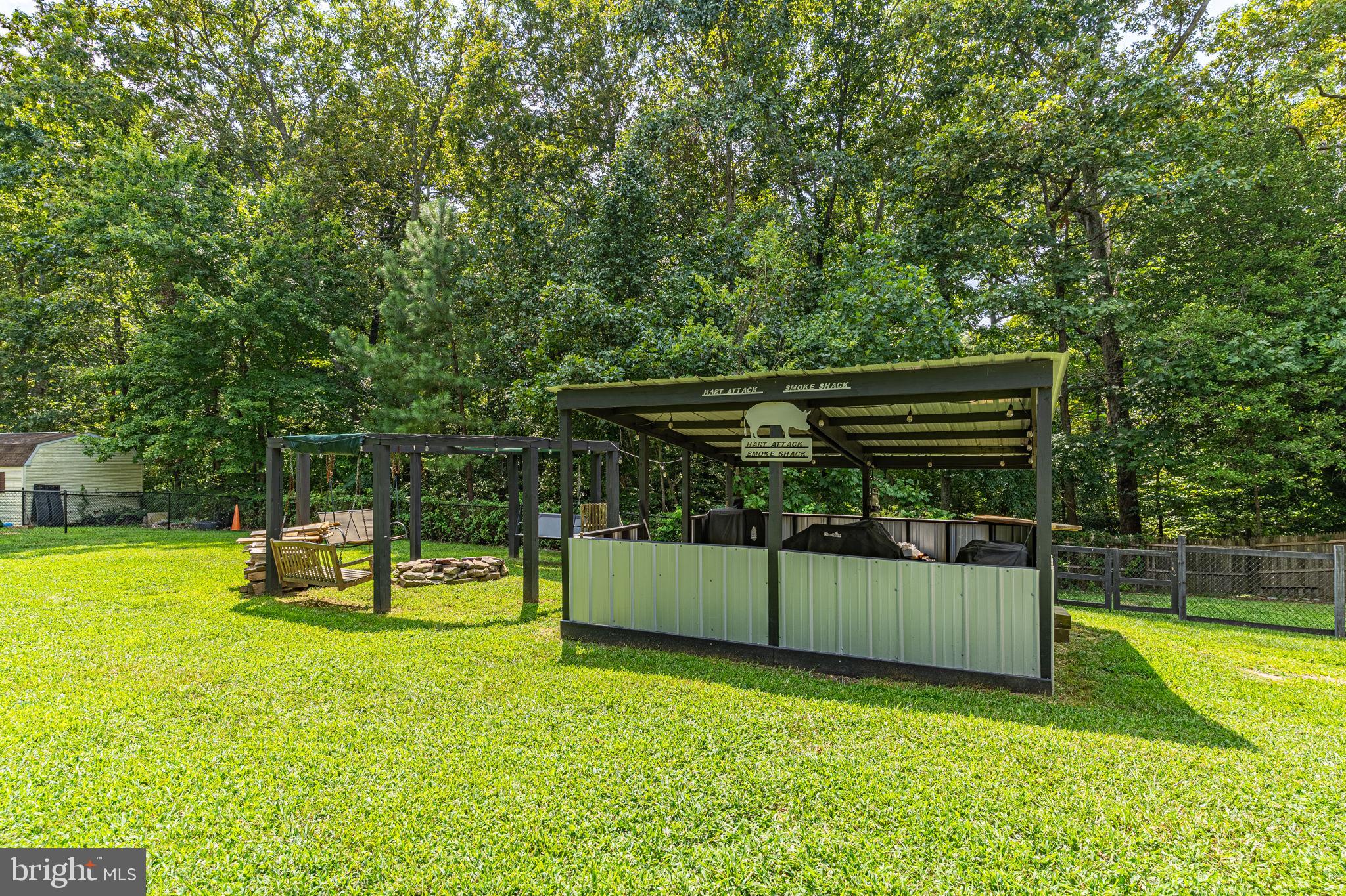 COUNTRY LAKES - Residential