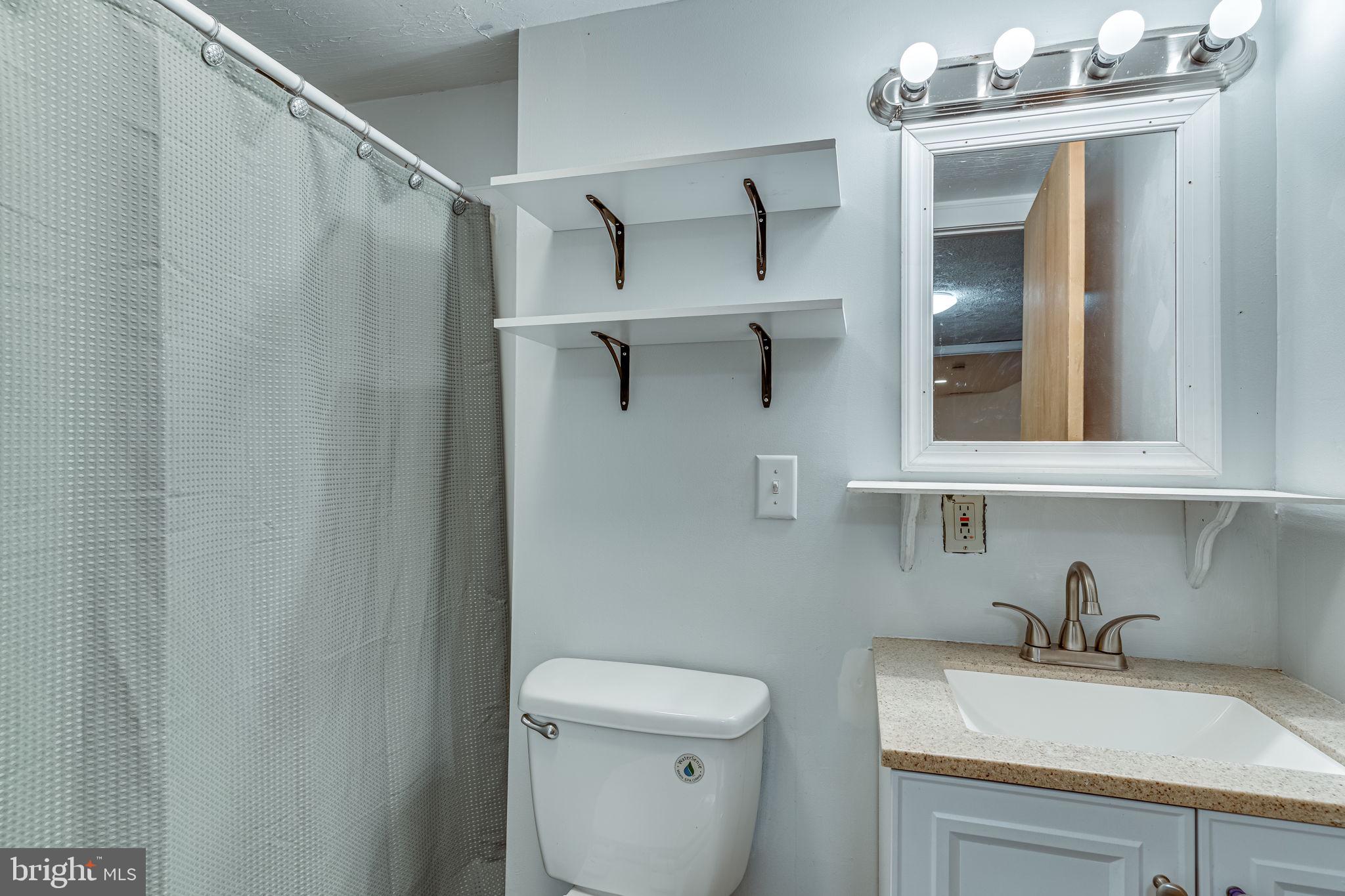 COUNTRY LAKES - Residential