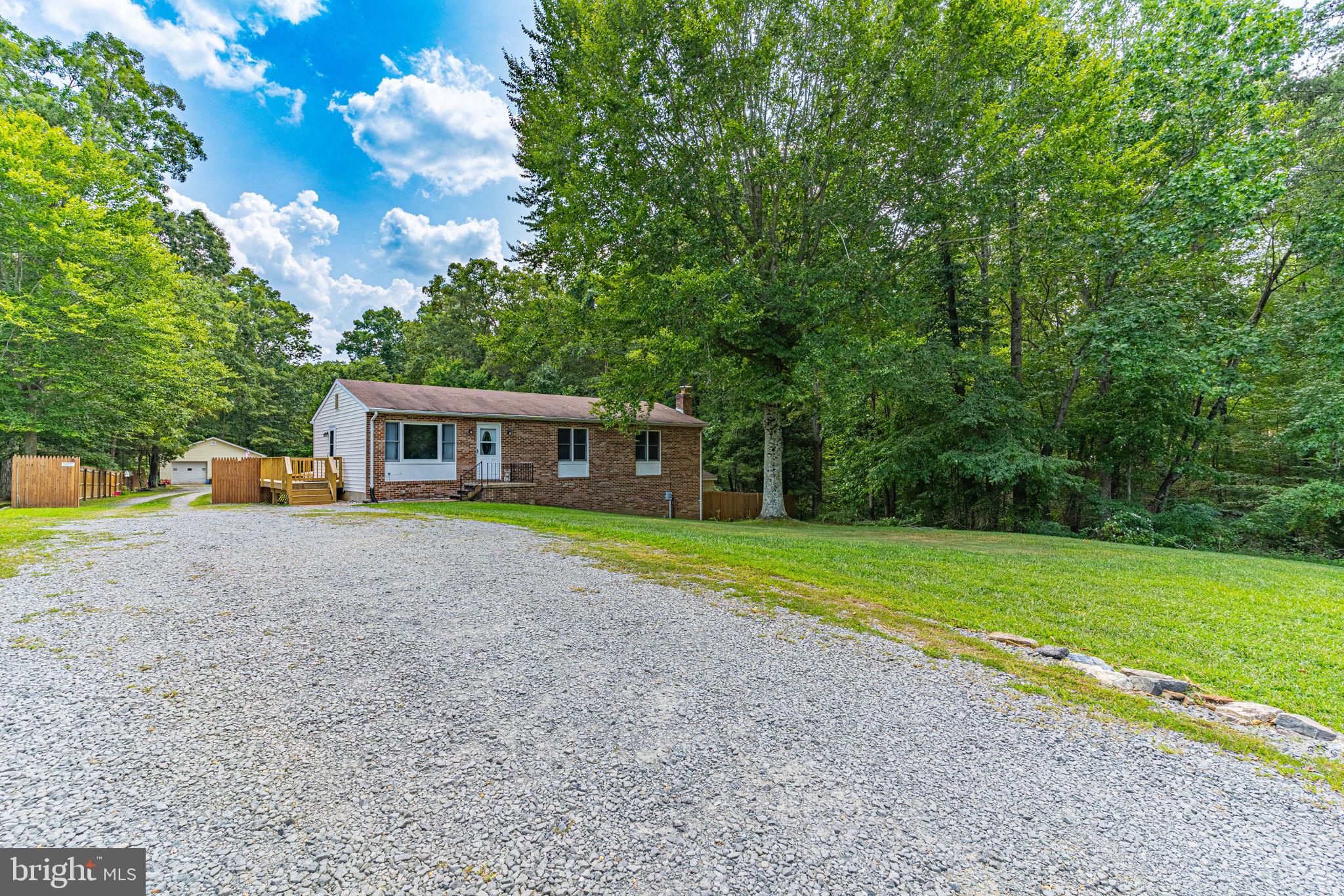 COUNTRY LAKES - Residential