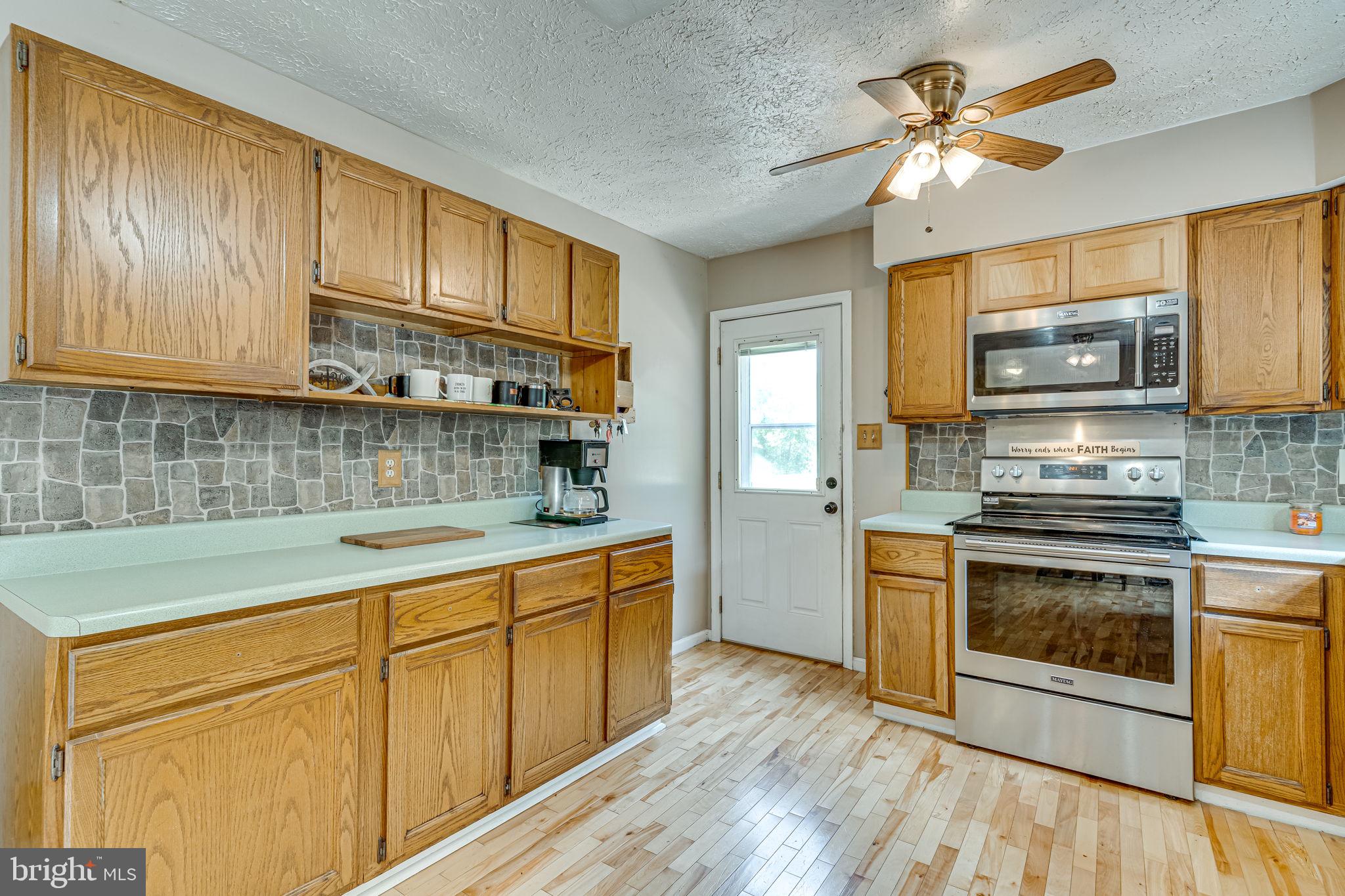 COUNTRY LAKES - Residential