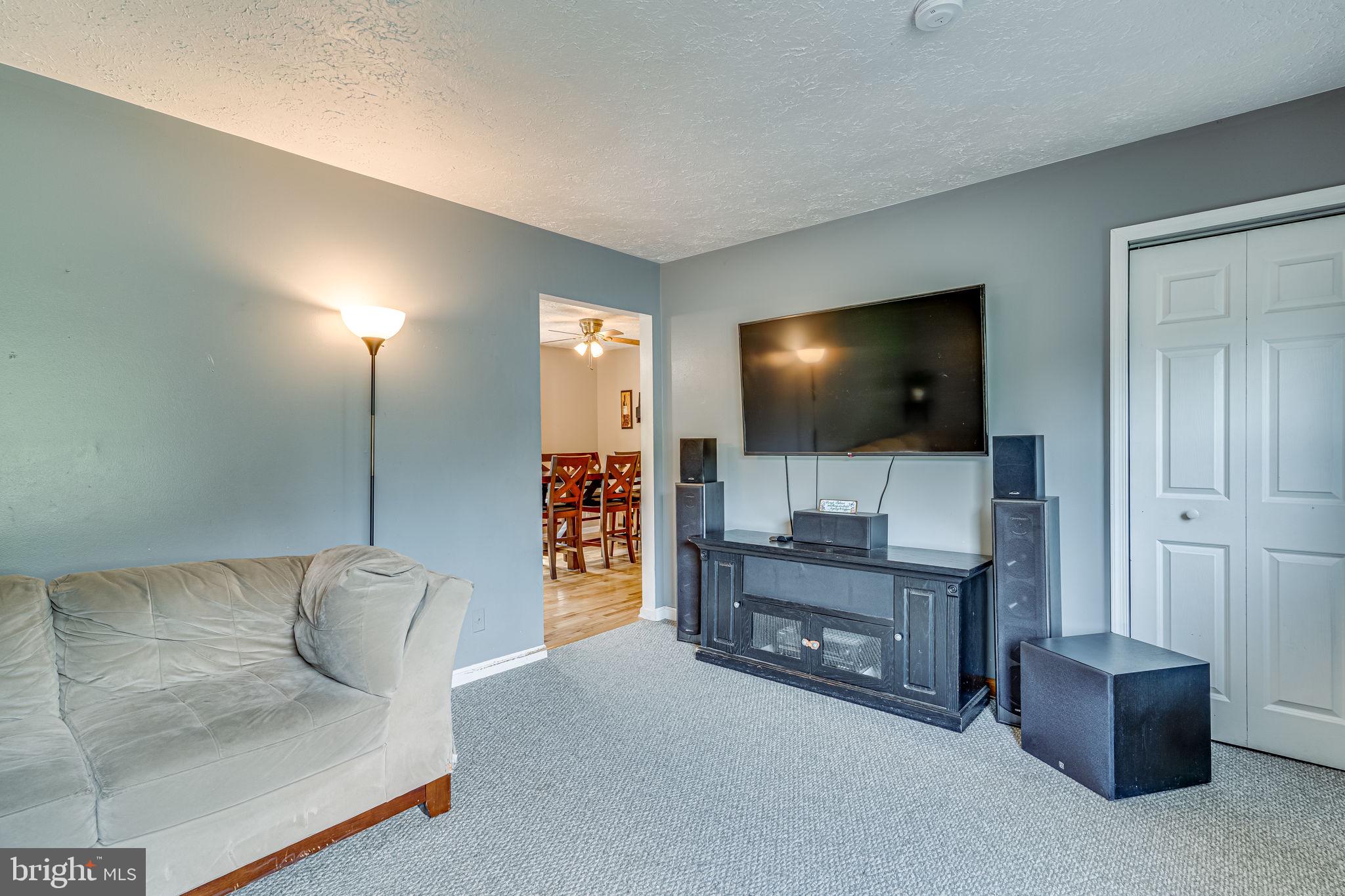 COUNTRY LAKES - Residential