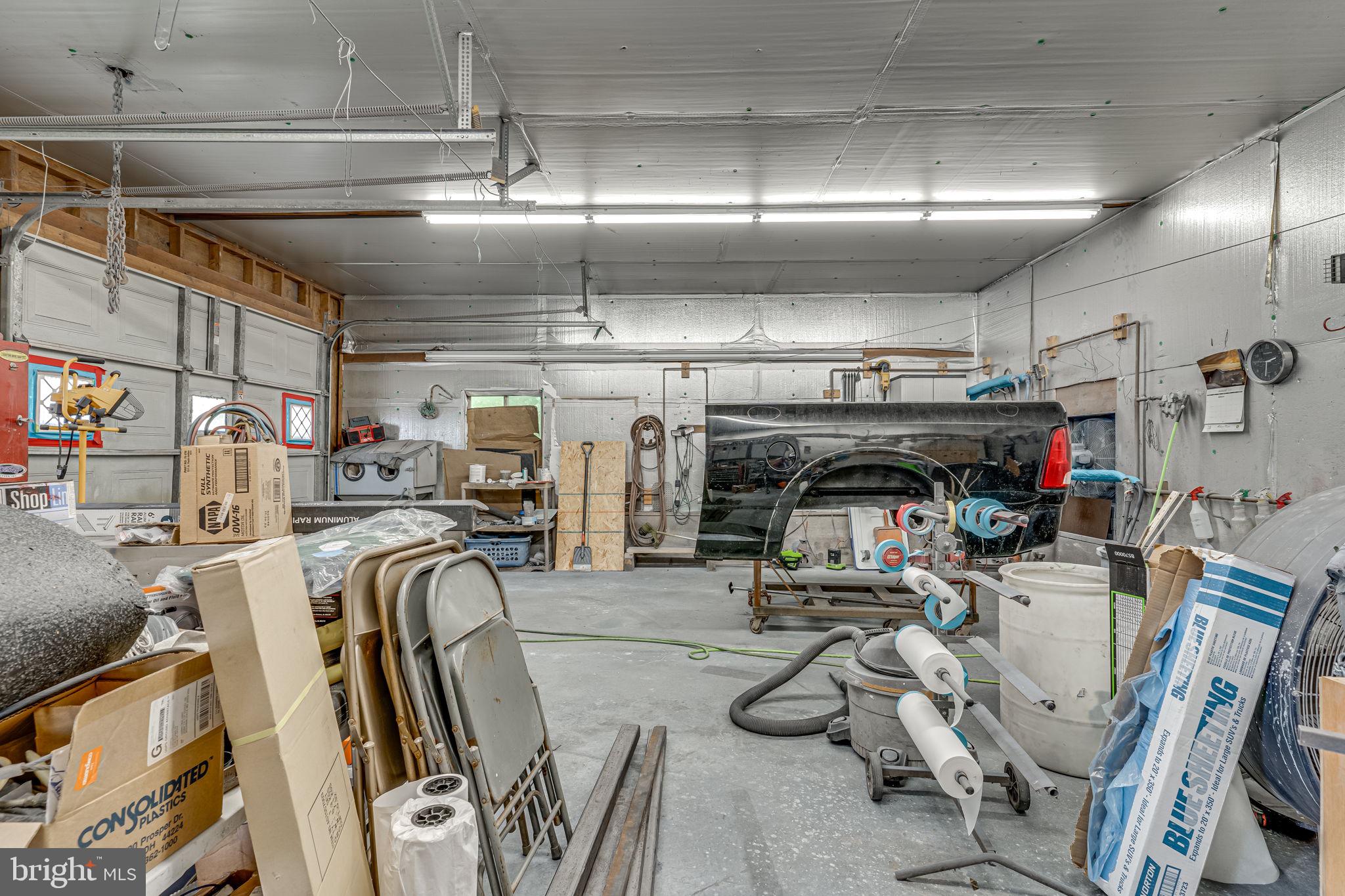 COUNTRY LAKES - Residential