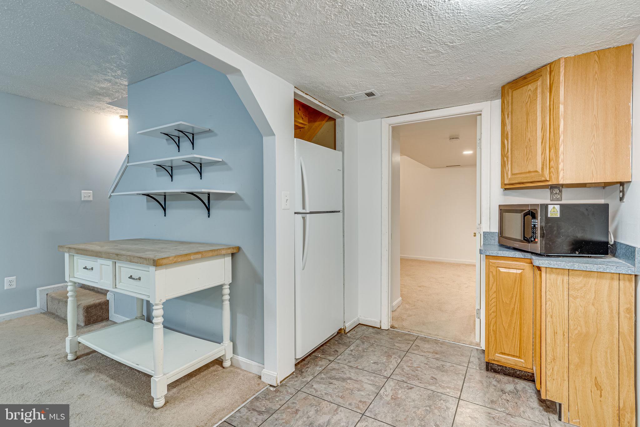 COUNTRY LAKES - Residential