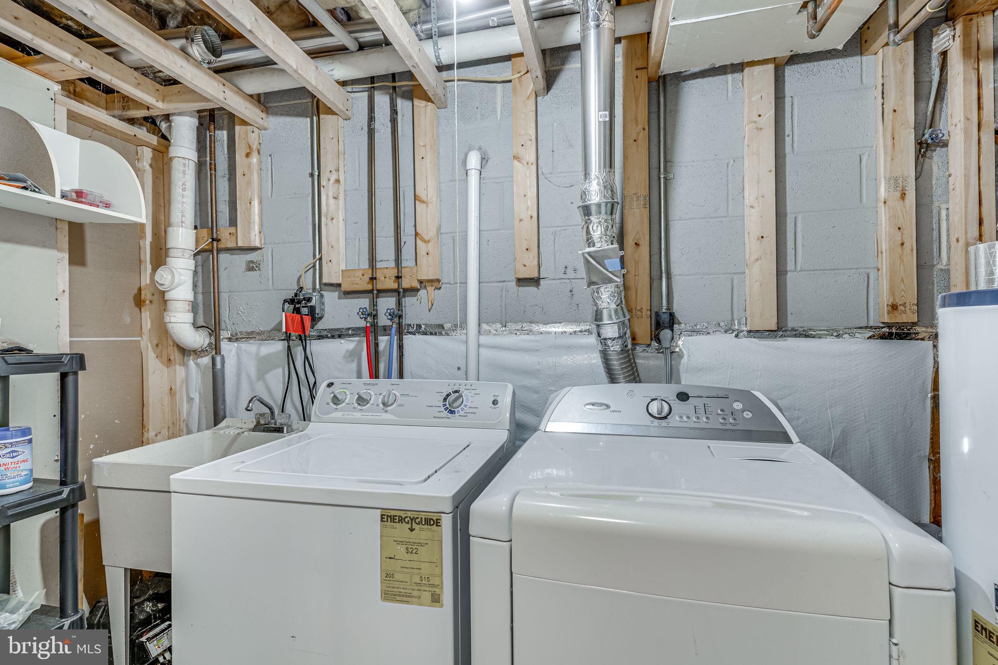 COUNTRY LAKES - Residential