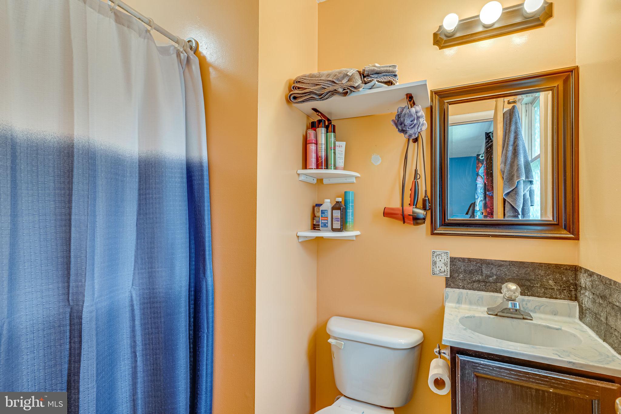 COUNTRY LAKES - Residential