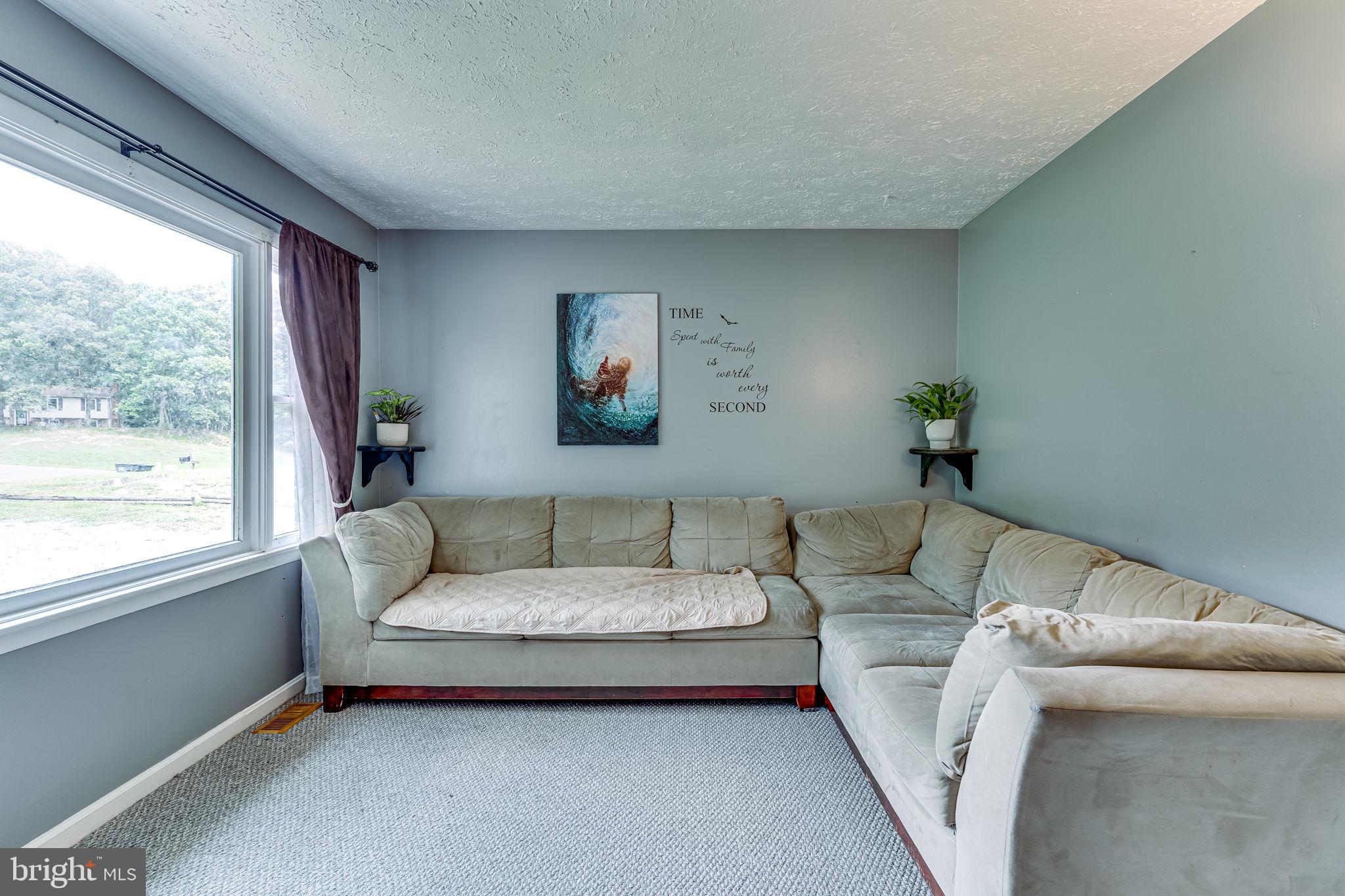 COUNTRY LAKES - Residential