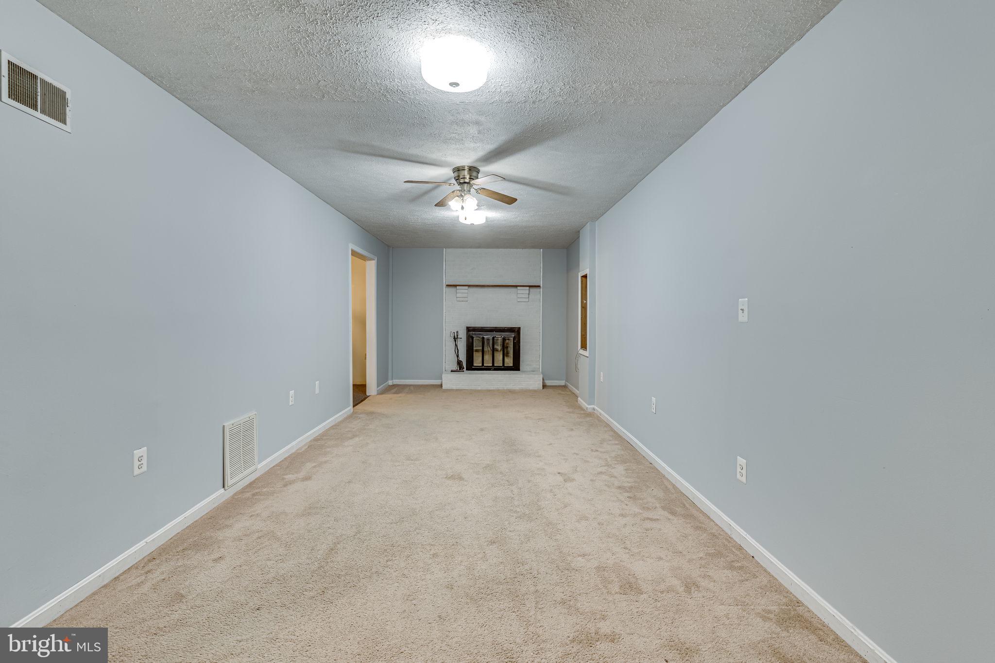 COUNTRY LAKES - Residential