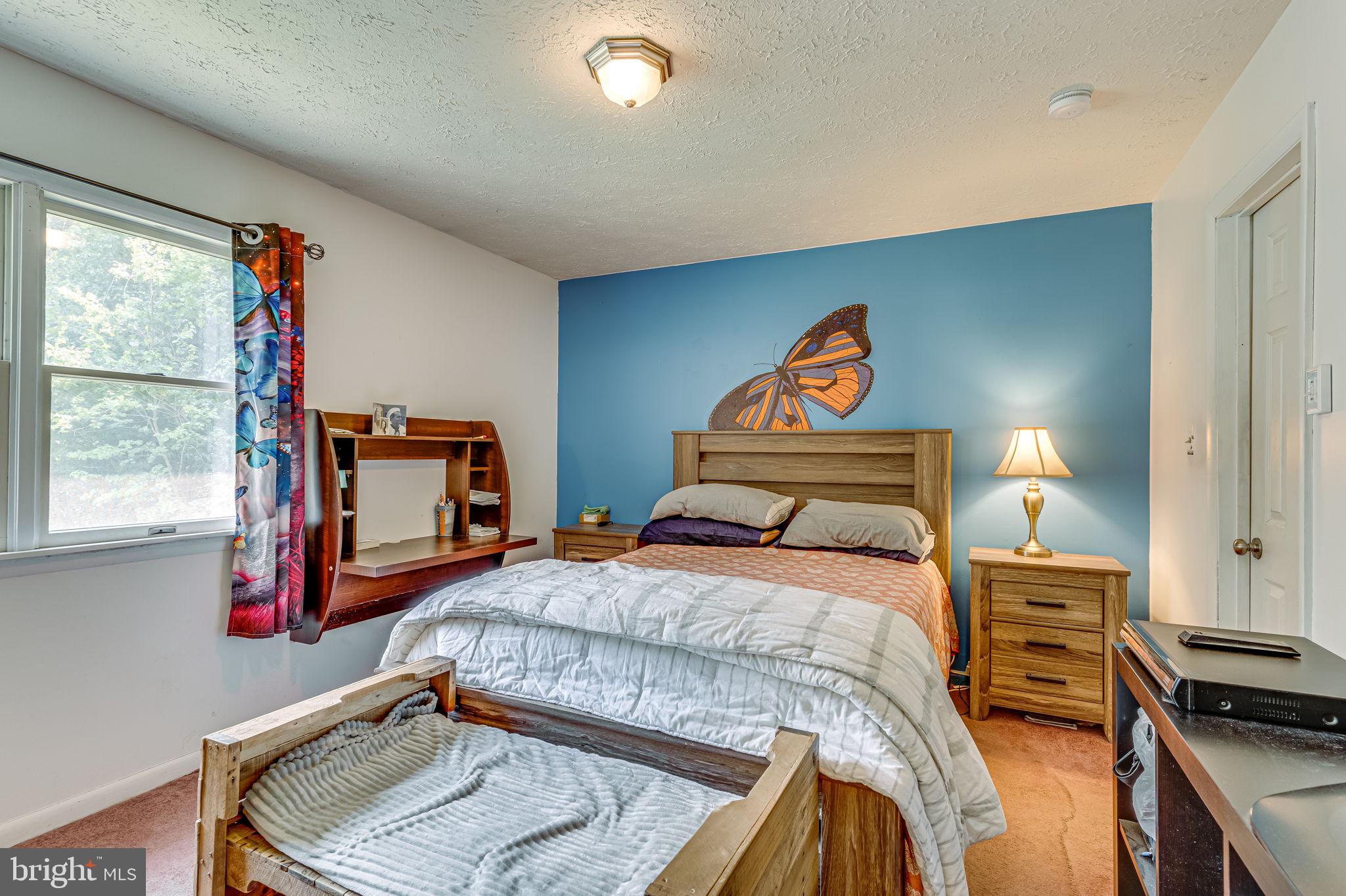 COUNTRY LAKES - Residential