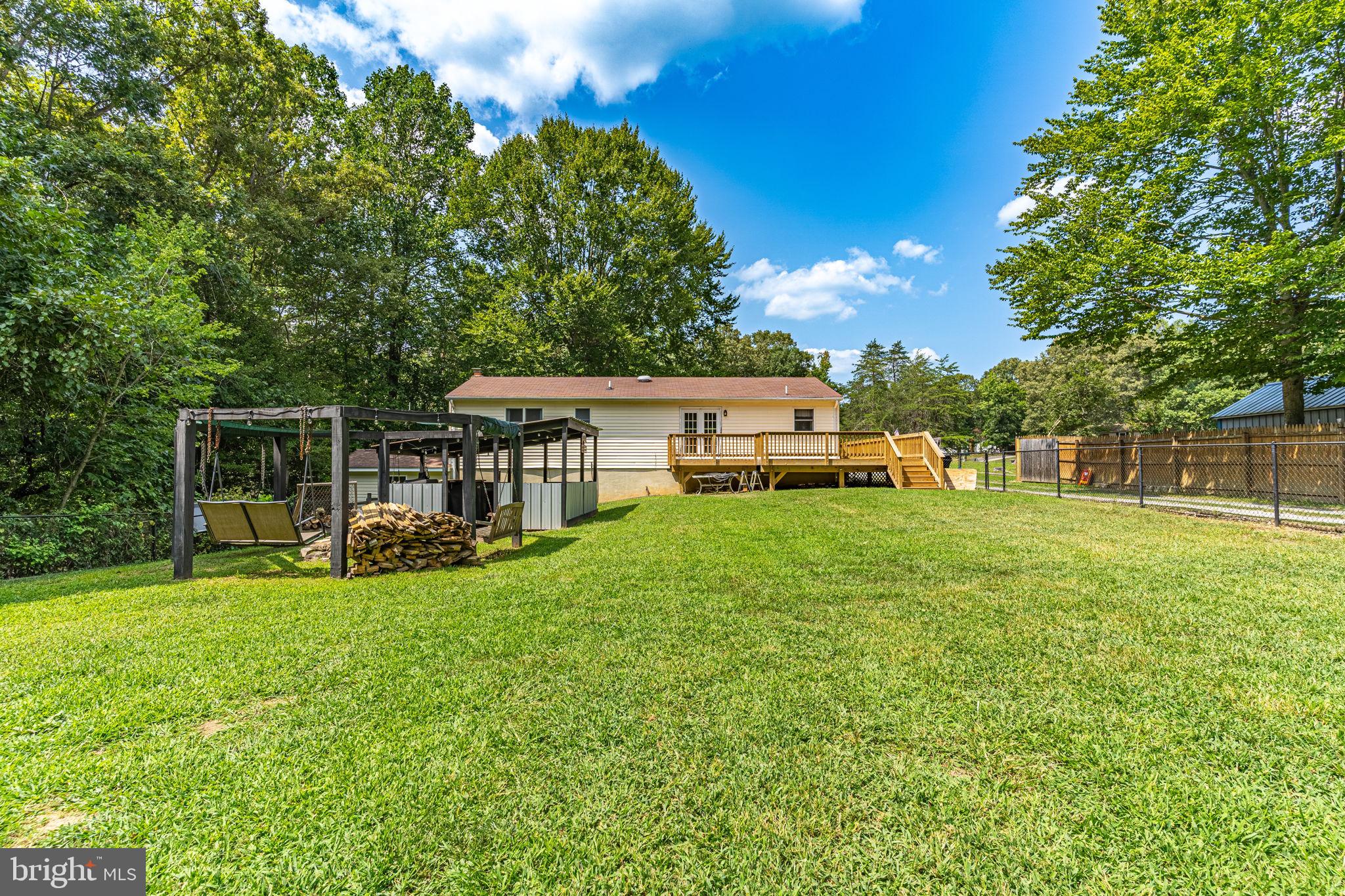 COUNTRY LAKES - Residential