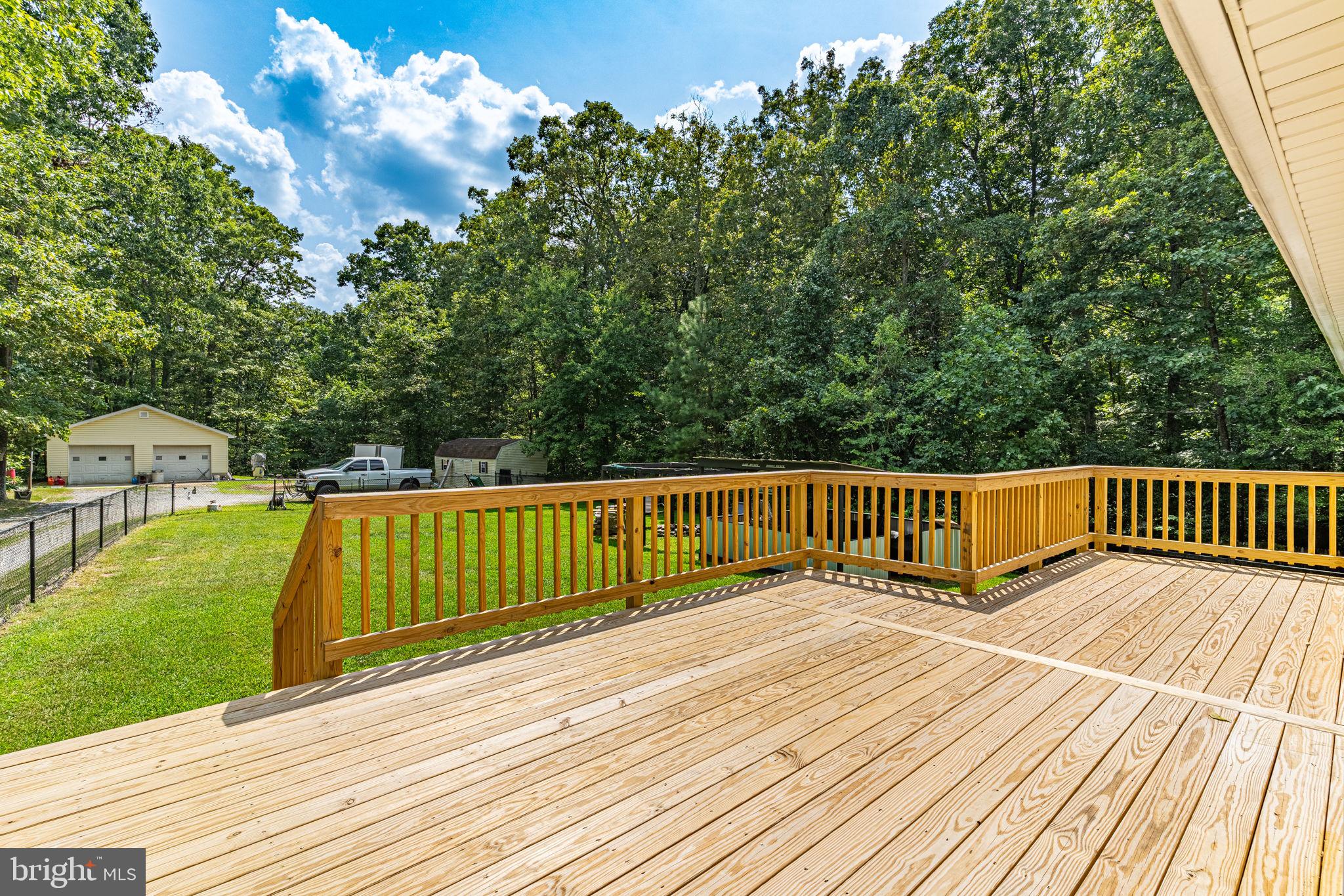 COUNTRY LAKES - Residential