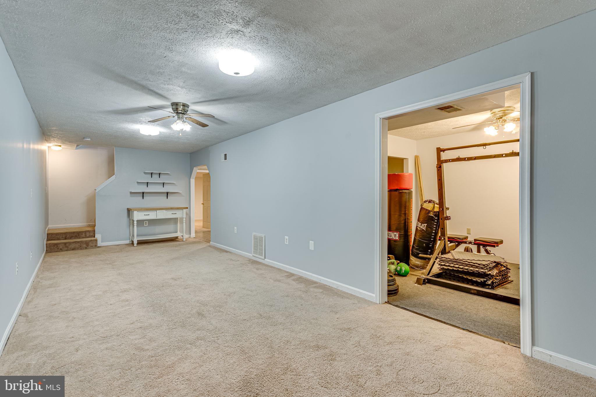 COUNTRY LAKES - Residential