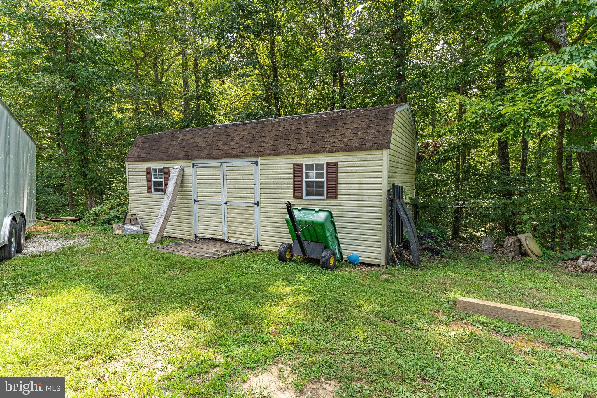 COUNTRY LAKES - Residential