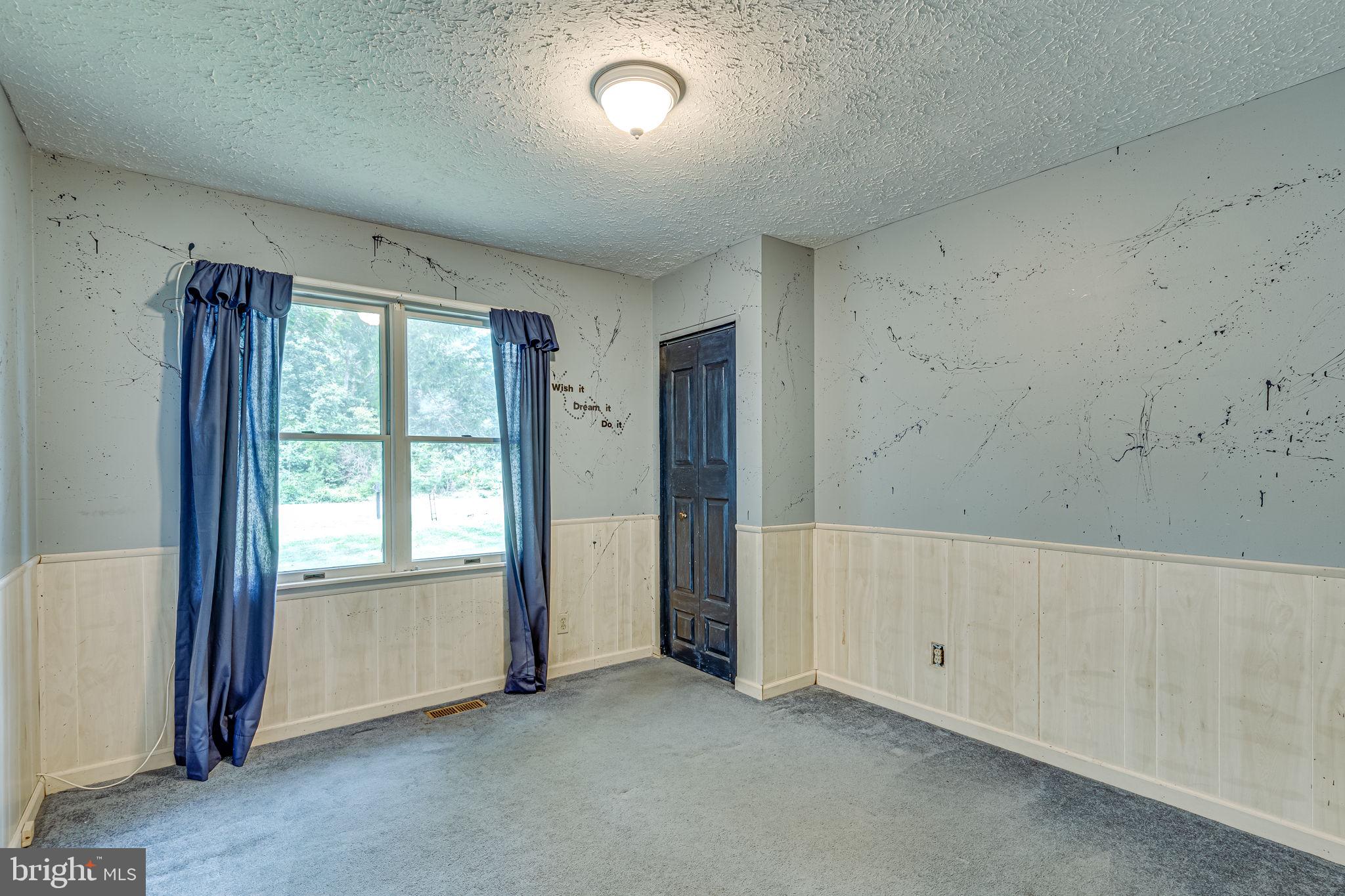 COUNTRY LAKES - Residential