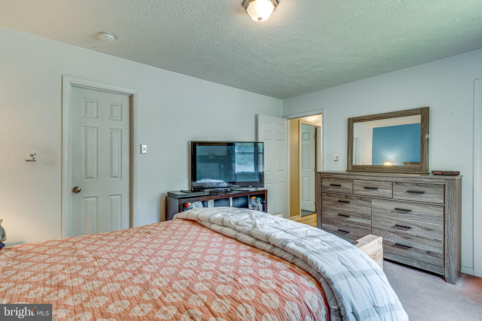 COUNTRY LAKES - Residential